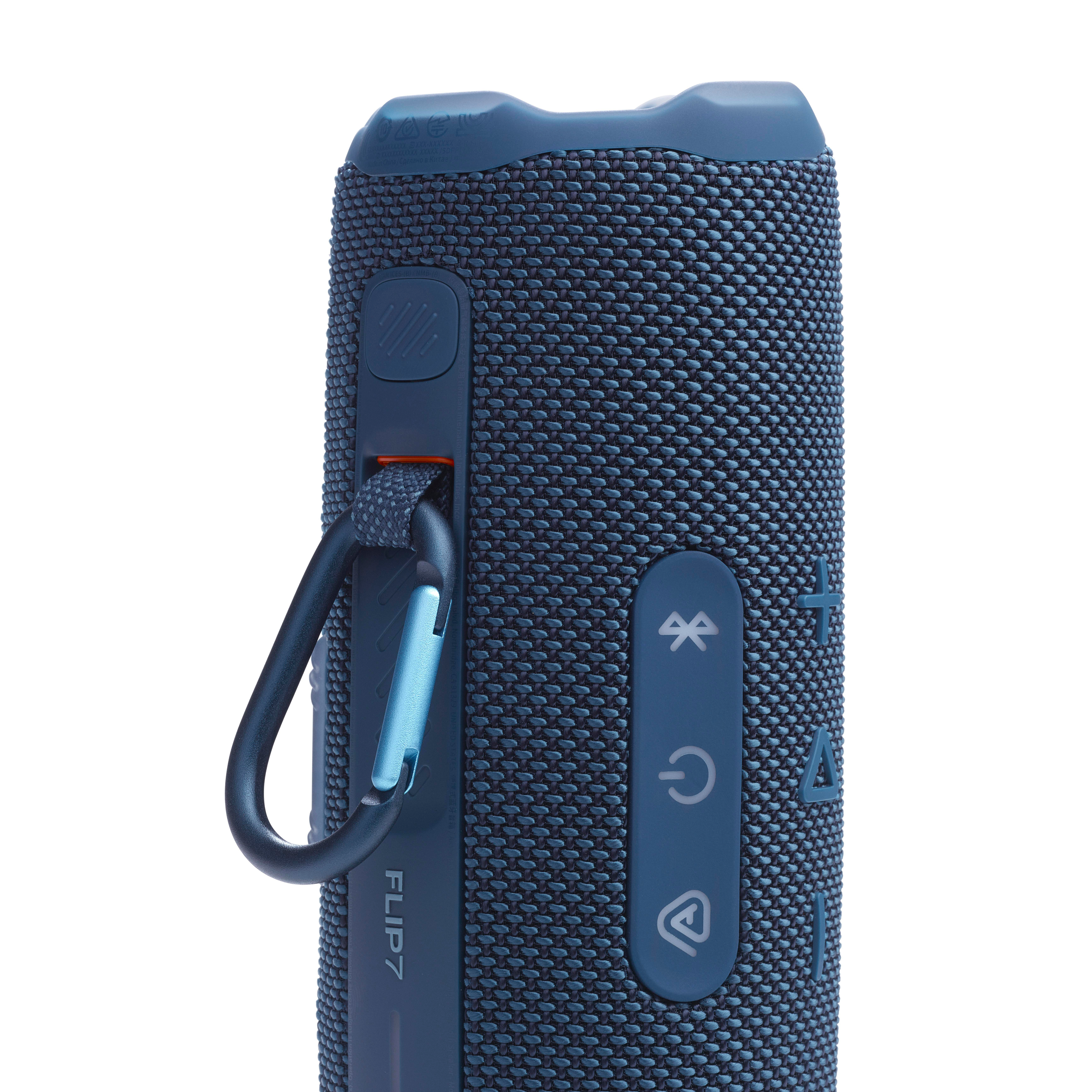 Schwarzer und blauer JBL-Lautsprecher.