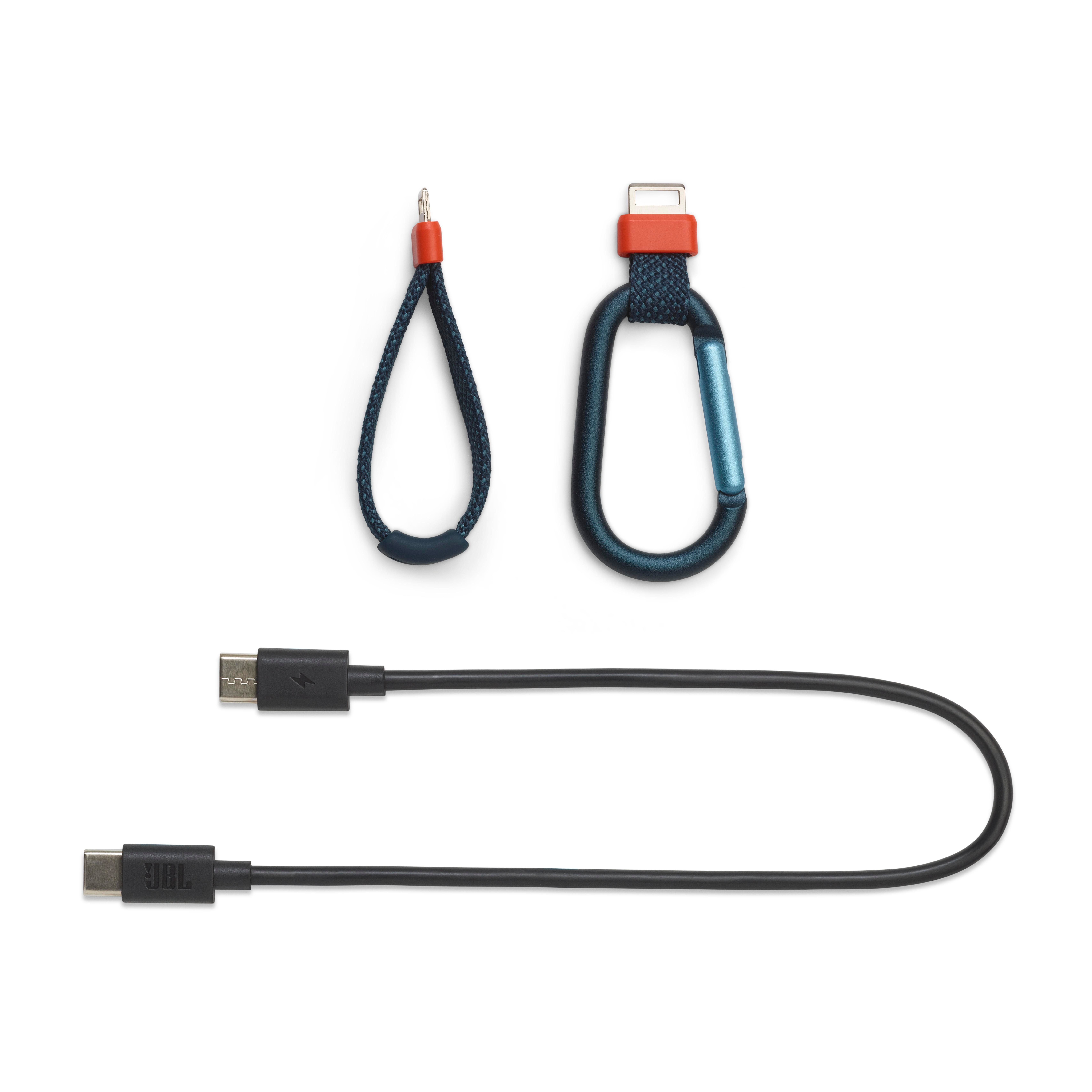 Zubehör: zwei Karabiner und ein Ladekabel.