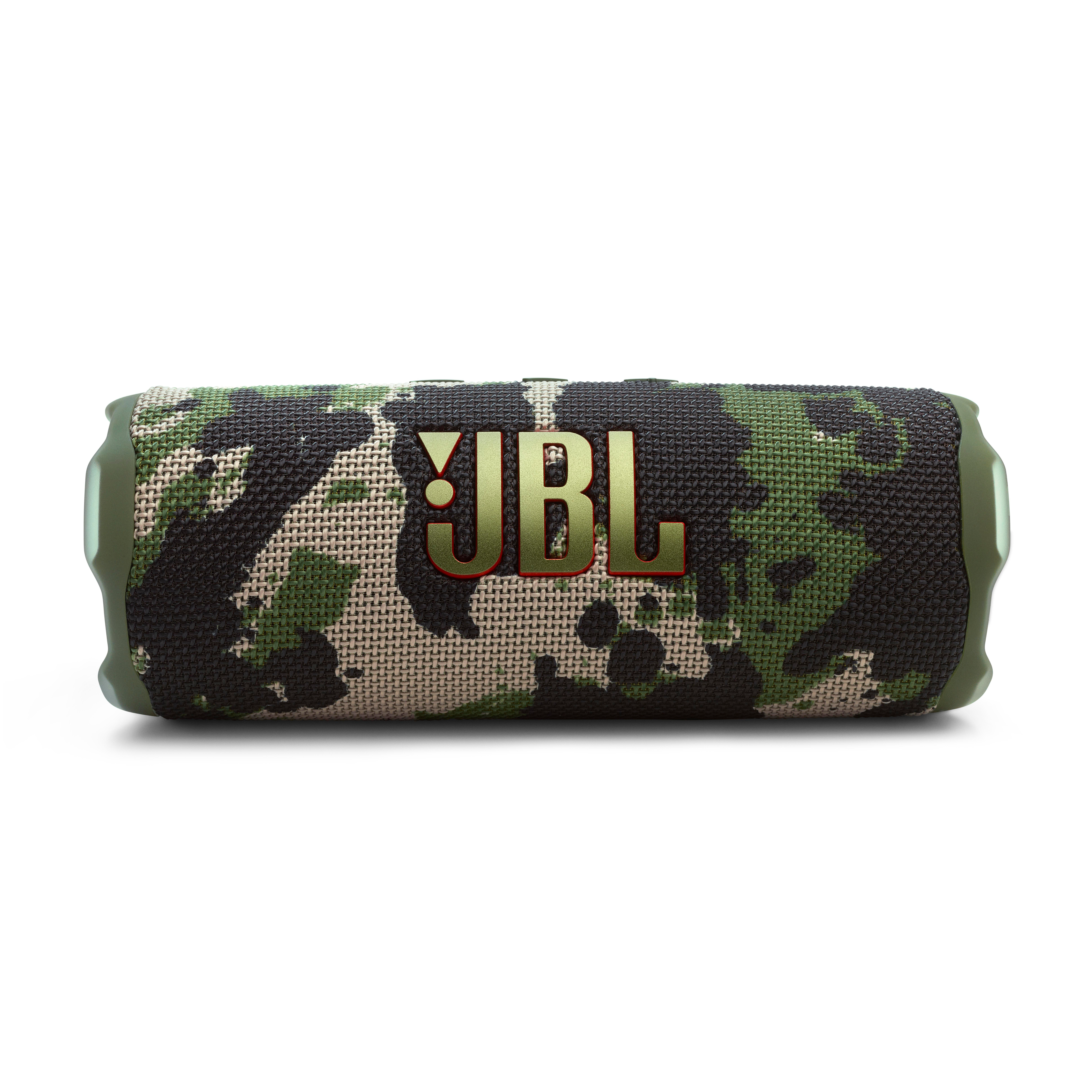 Tarnfarbener JBL-Lautsprecher. Dunkelgrünes und schwarzes Muster, schwarzes Netz, mit weißem Hintergrund.