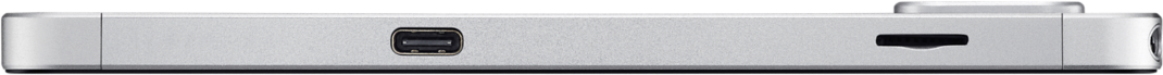 Egy eszköz oldalának közeli képe. Van egy USB-port és egy nyílás.