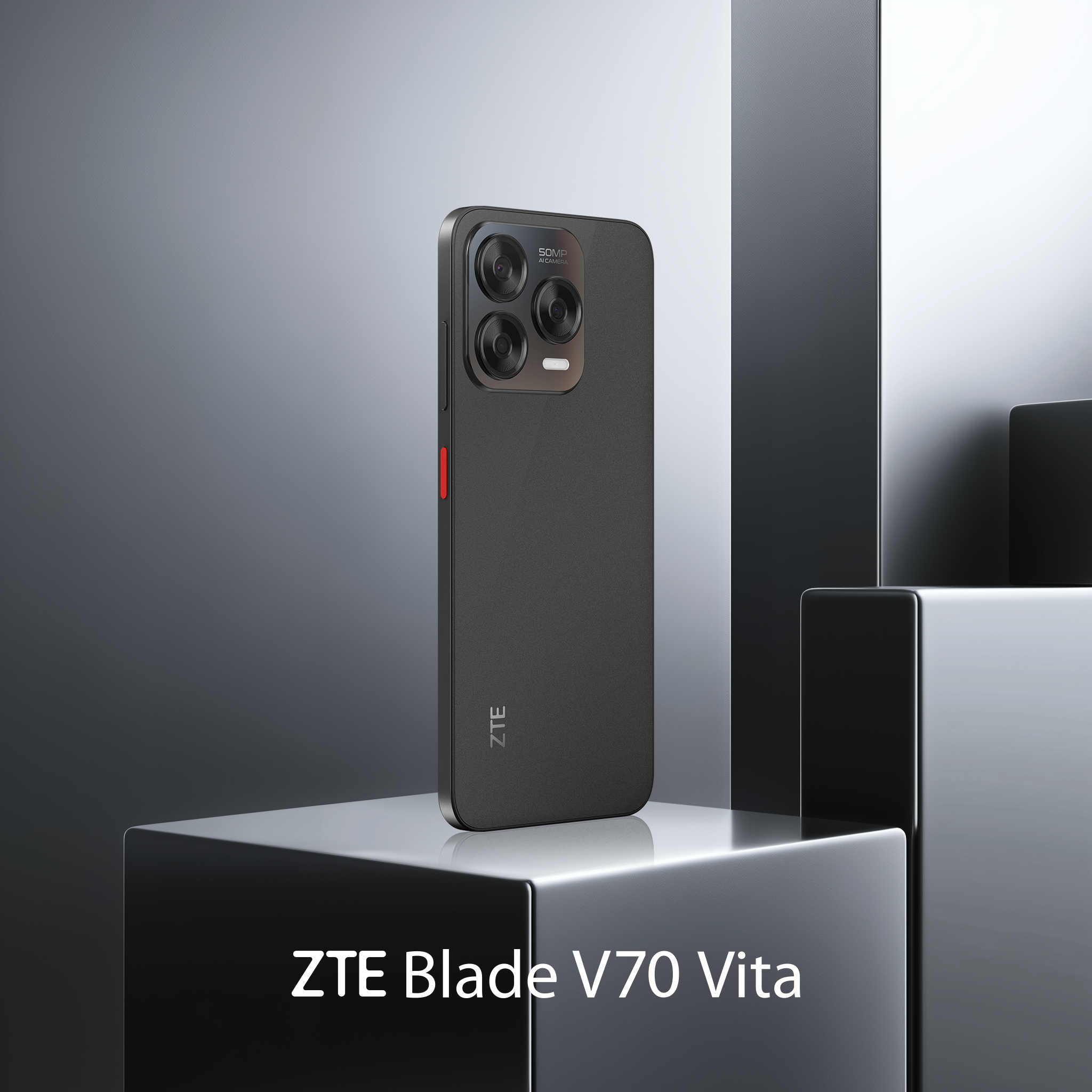 Schwarzes ZTE Blade V70 Vita Telefon steht auf einer silbernen Plattform.