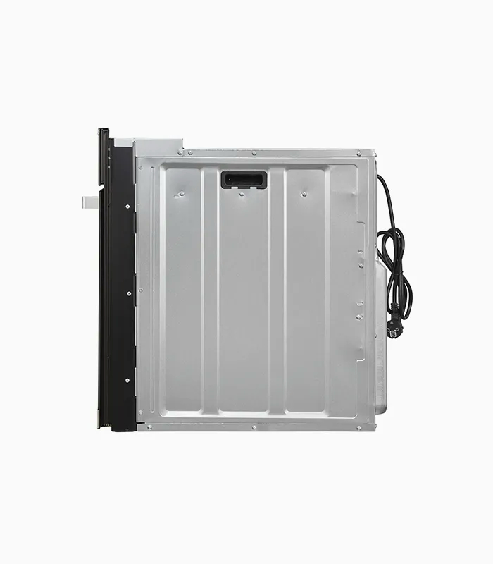 Rückansicht eines metallischen Ofens mit Rückwand und Stromkabel.