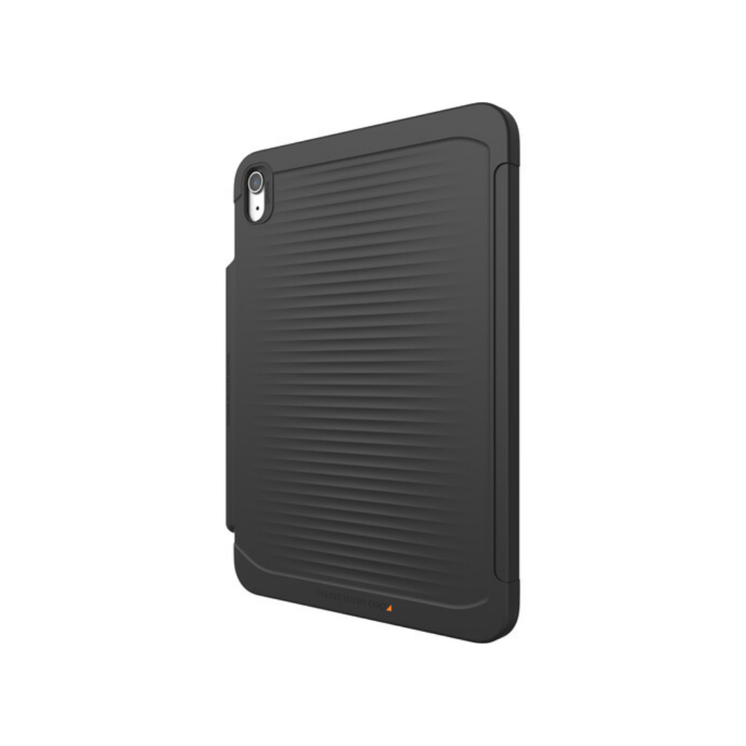 Yivli dokulu ve manyetik kapaklı siyah bir tablet kılıfı.
