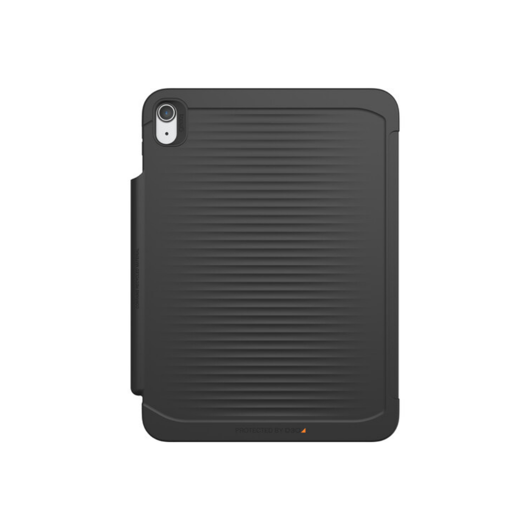 Dahili standı ve kalem tutucusu olan siyah bir iPad kılıfı gösteriliyor.