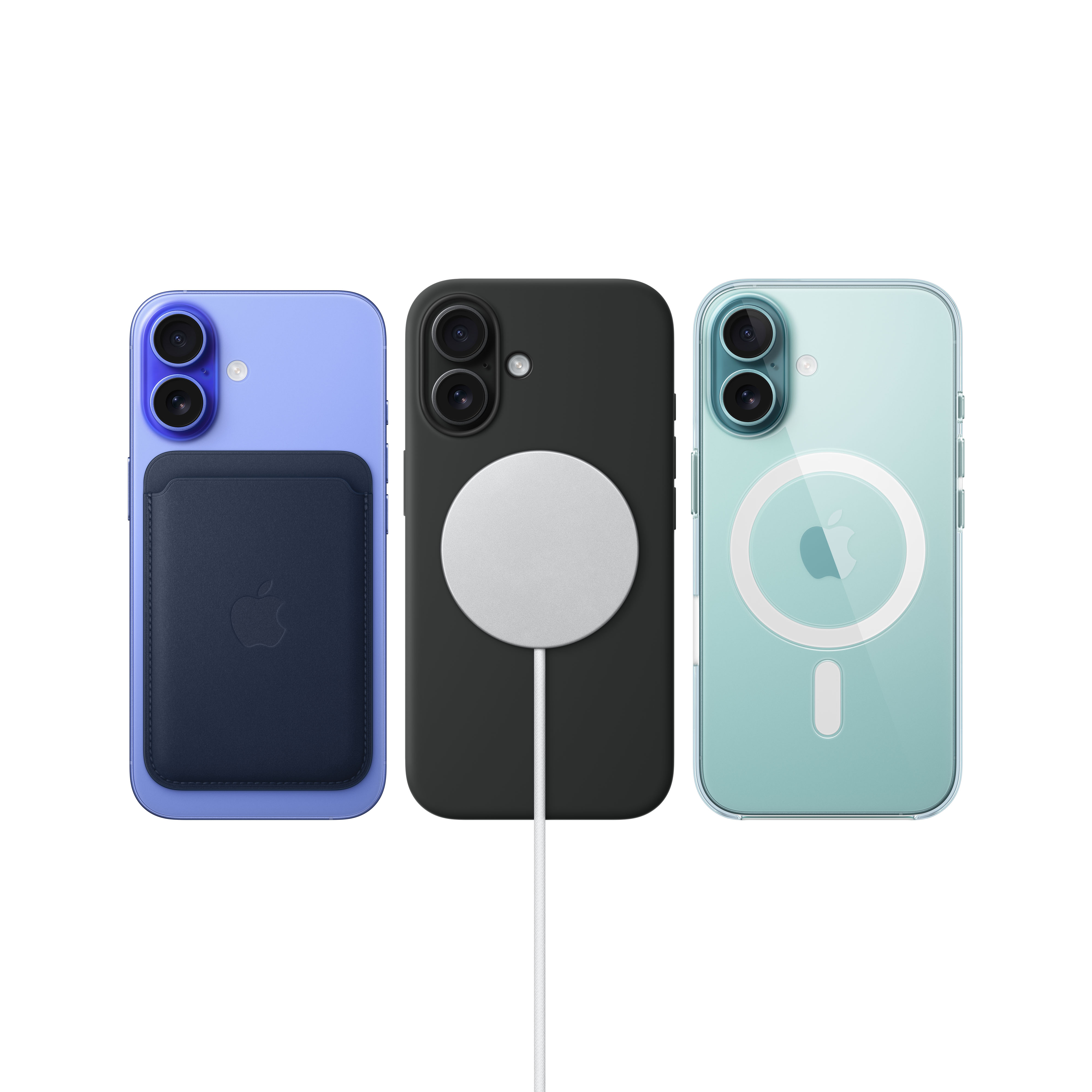 Tres iPhones en diferentes colores: azul, negro y verde claro, con una cartera y cargador MagSafe.