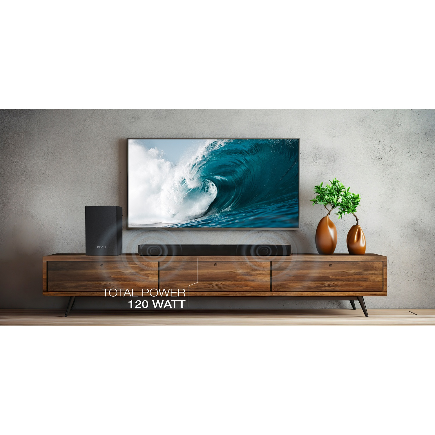 Une configuration de divertissement à domicile avec une TV, une barre de son et un caisson de basses sur un meuble en bois.