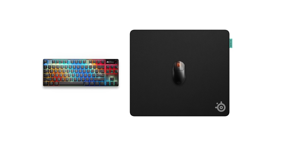 Beyaz zemin üzerinde klavye, fare ve mousepad.