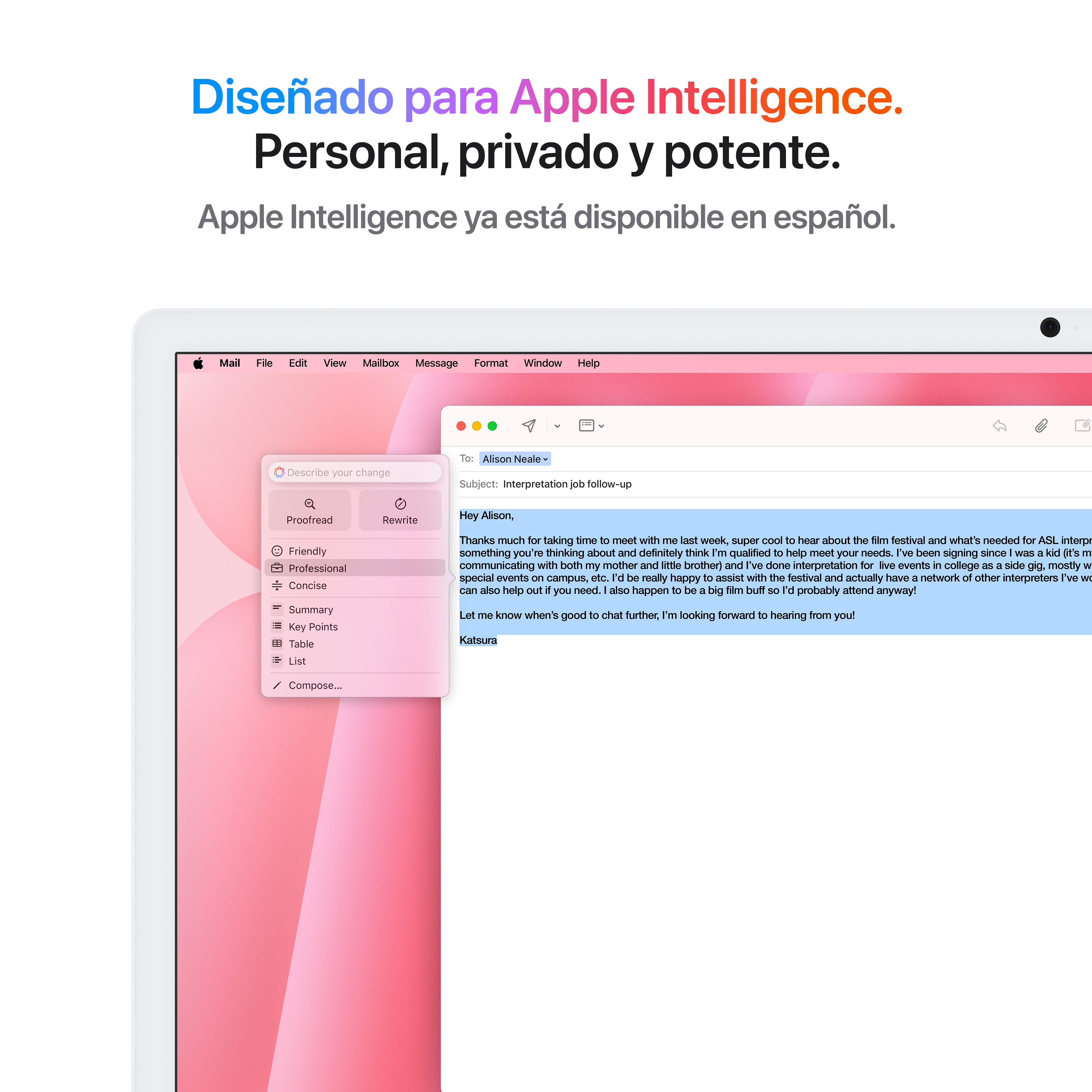 Mano sosteniendo una tableta con una interfaz móvil.