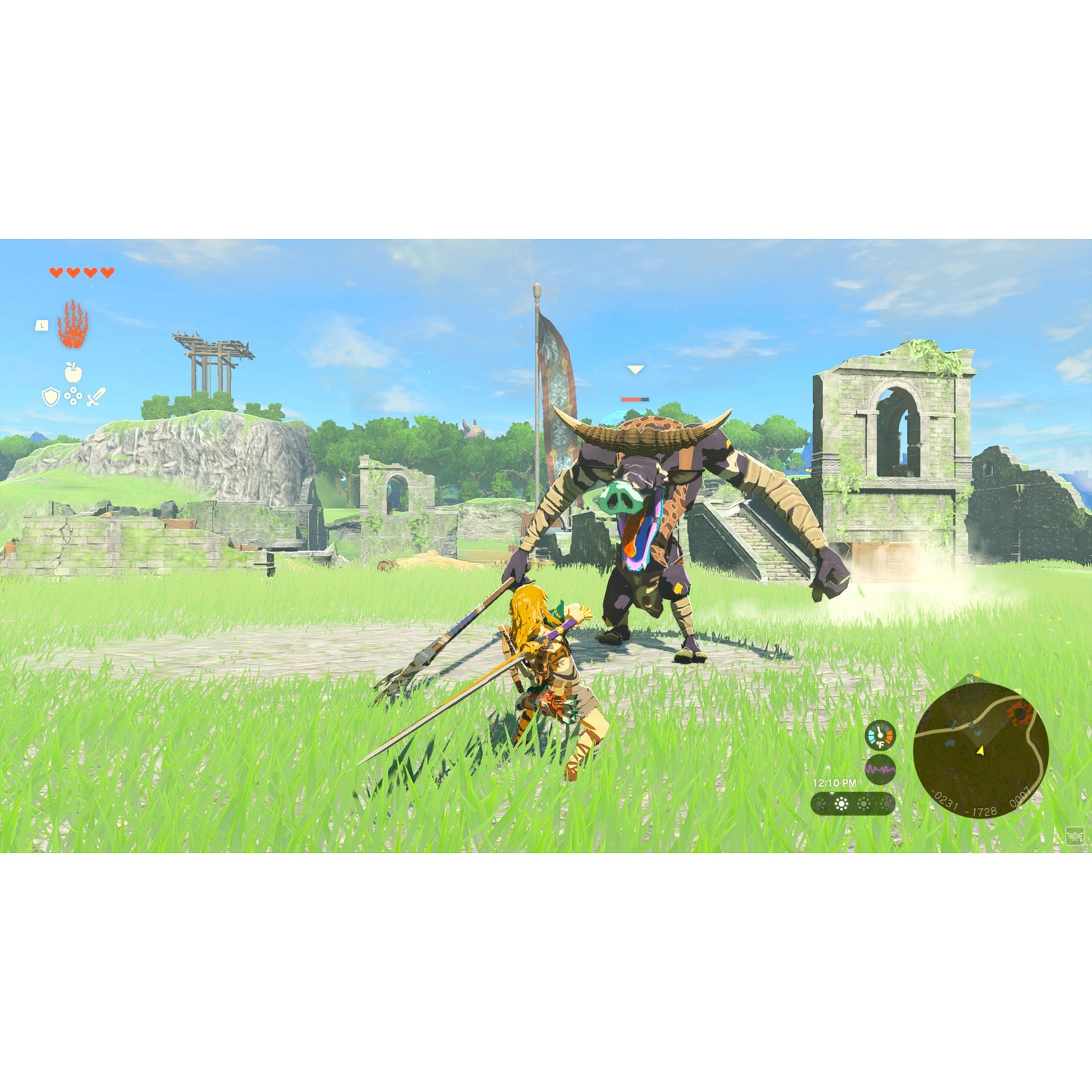 Link combatte un mostro grande in un campo erboso. Rovine sullo sfondo. Cielo blu.