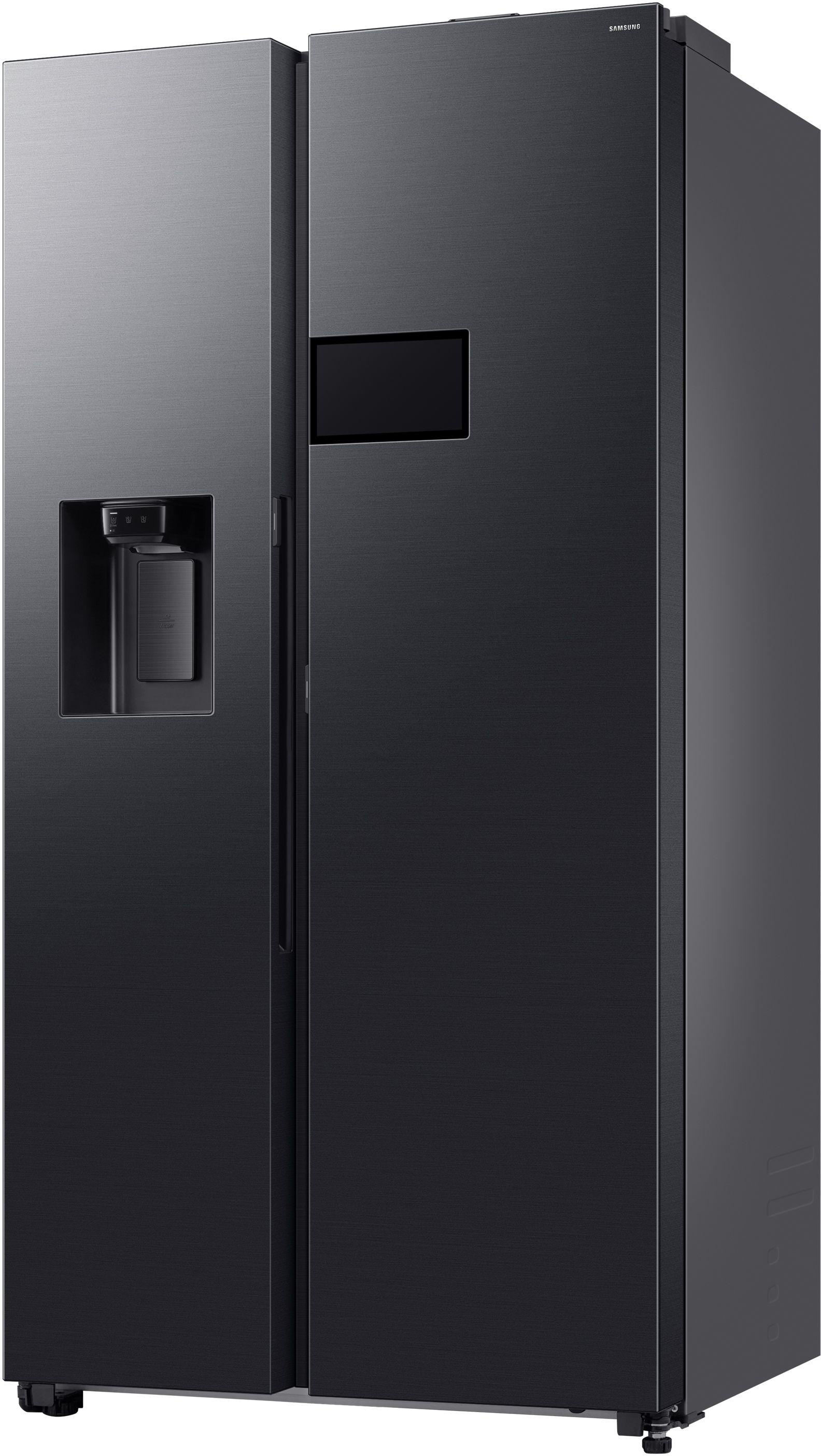 Ein schwarzer Samsung Kühlschrank mit Wasserspender. Er hat zwei Türen. Die Oberfläche ist dunkel.