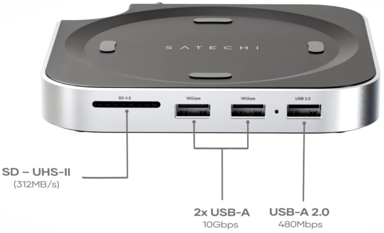 Ein silberner Hub mit verschiedenen USB- und SD-Kartenanschlüssen, die für verschiedene Datenübertragungsgeschwindigkeiten gekennzeichnet sind.