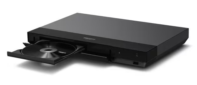 Czarny odtwarzacz Blu-ray z otwartą szufladą na dyski. Dysk jest widoczny.