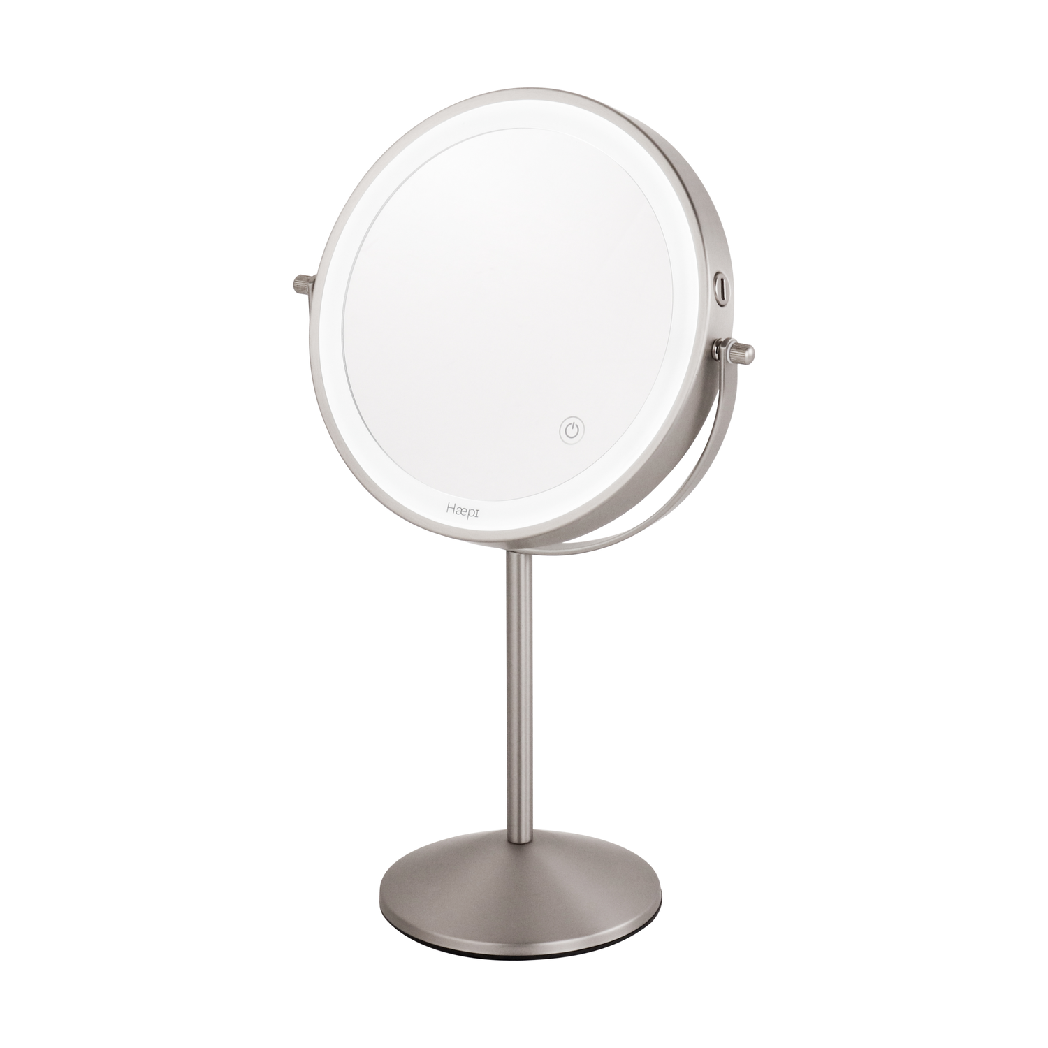 Een ronde, verlichte spiegel op een standaard. De spiegel is zilver. De achtergrond is wit.