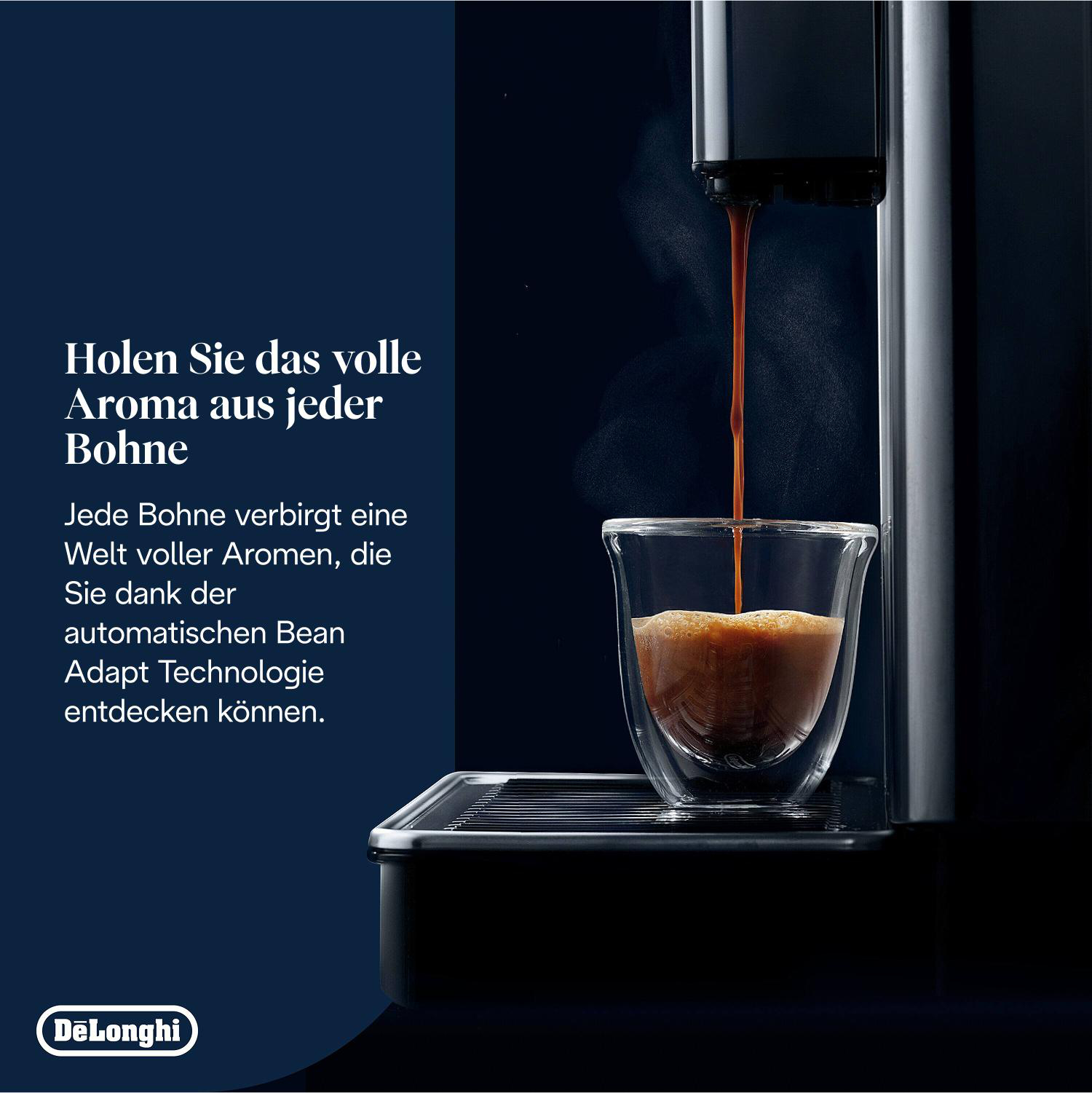 Kaffeemaschine gießt Kaffee in eine durchsichtige Glastasse. Schwarze Maschine, dunkler Hintergrund.