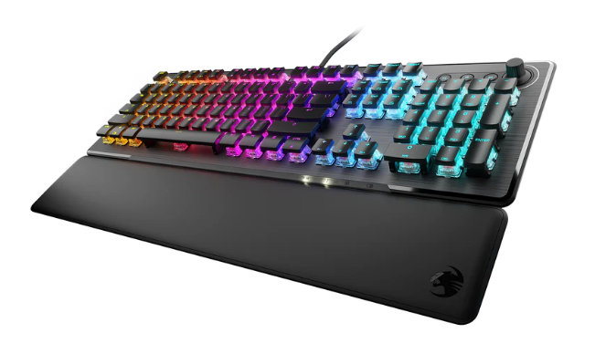 Podświetlana klawiatura RGB z podpórką pod nadgarstek. Klawisze świecą różnymi kolorami.