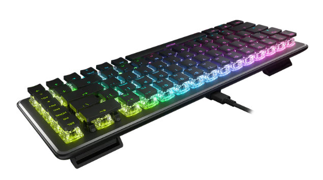 Czarna i podświetlana klawiatura RGB. Klawisze są półprzezroczyste.