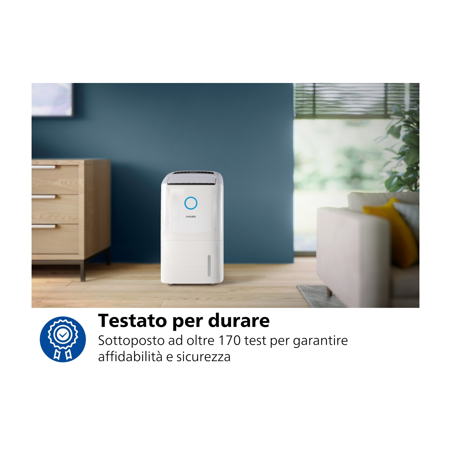 Un deumidificatore bianco in una stanza, con testo che indica che è stato testato per la durata.