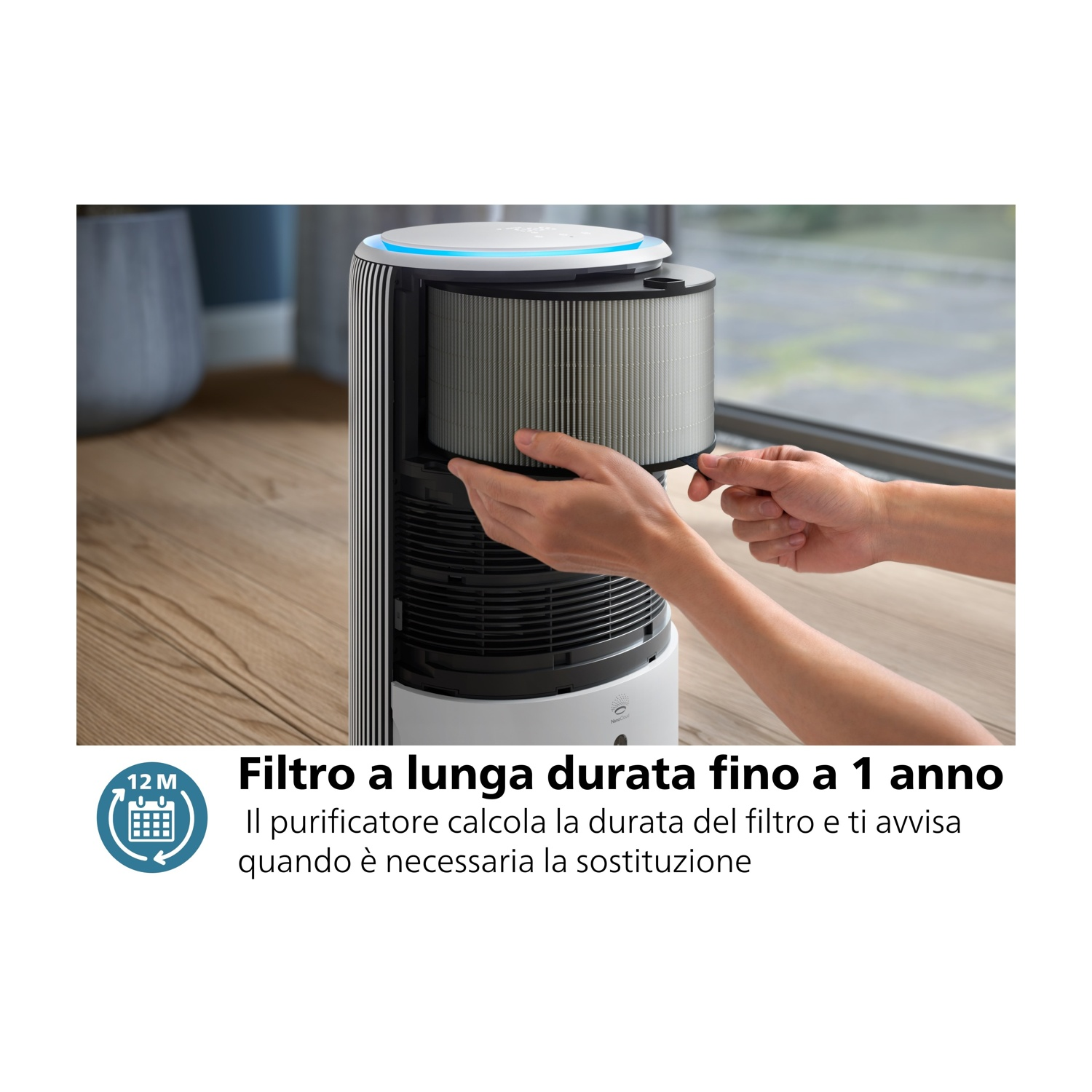 Un purificatore d'aria con il filtro sostituito. Testo sulla durata del filtro visibile.
