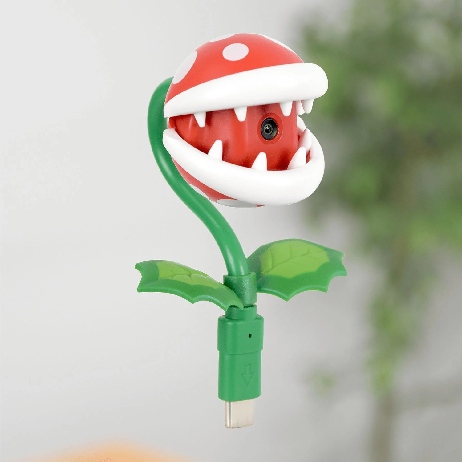 Cargador USB-C con forma de Planta Piraña de Super Mario.