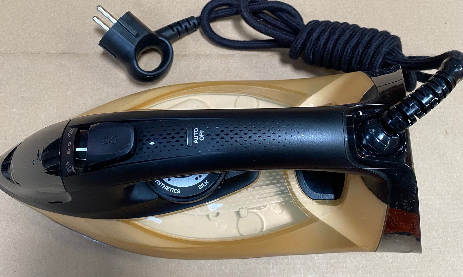 OUTLET Żelazko parowe PHILIPS DST7040/80 7000 Series Czarno-złoty