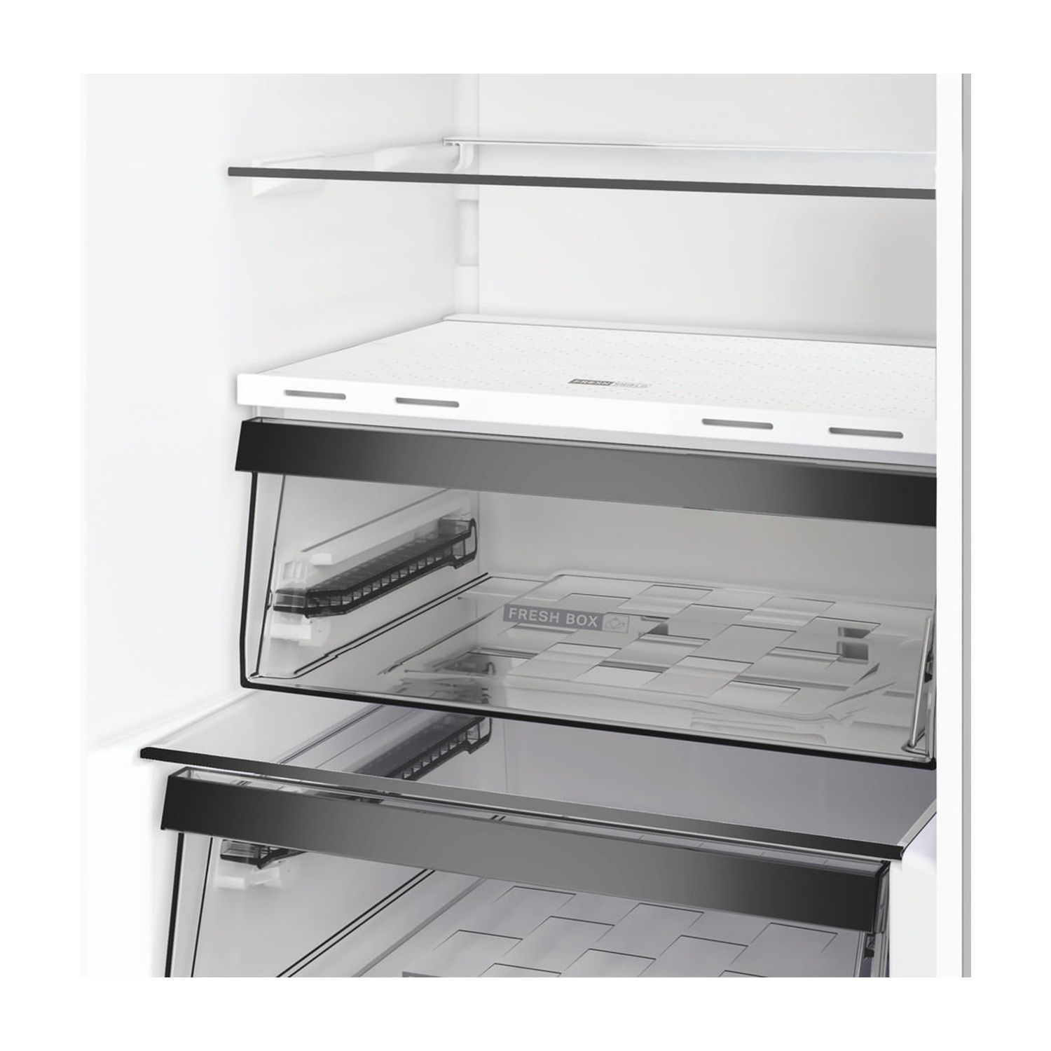 Un interno frigorifero con ripiani e cassetti, etichettato 'Fresh Box'.