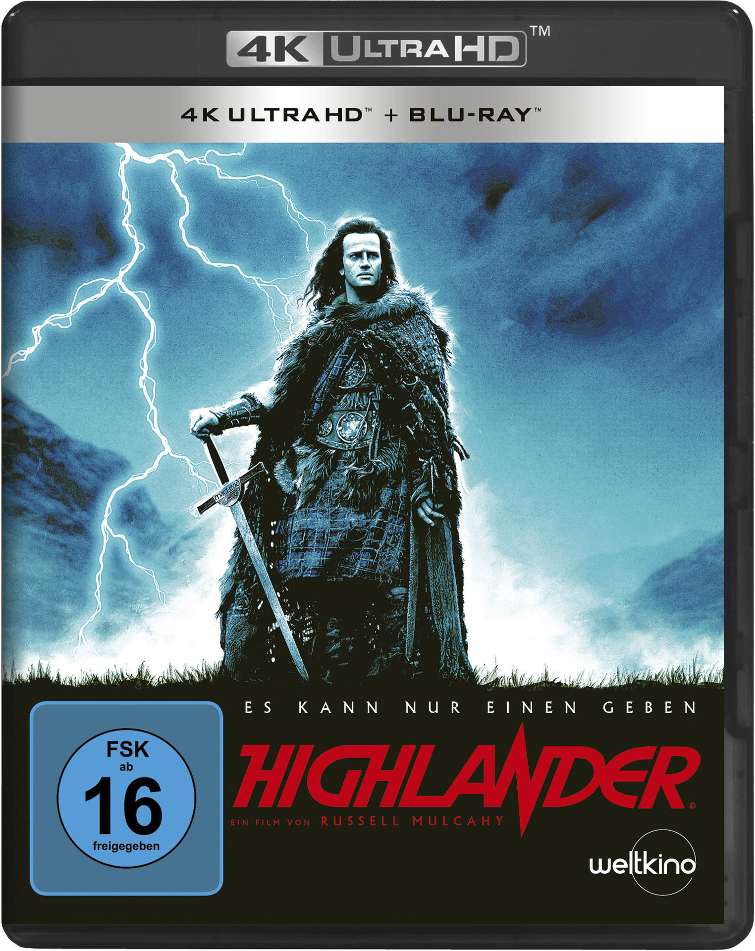 Highlander-Filmcover. Ein Mann in einem Pelzmantel mit einem Schwert steht vor einem Blitzhimmel.