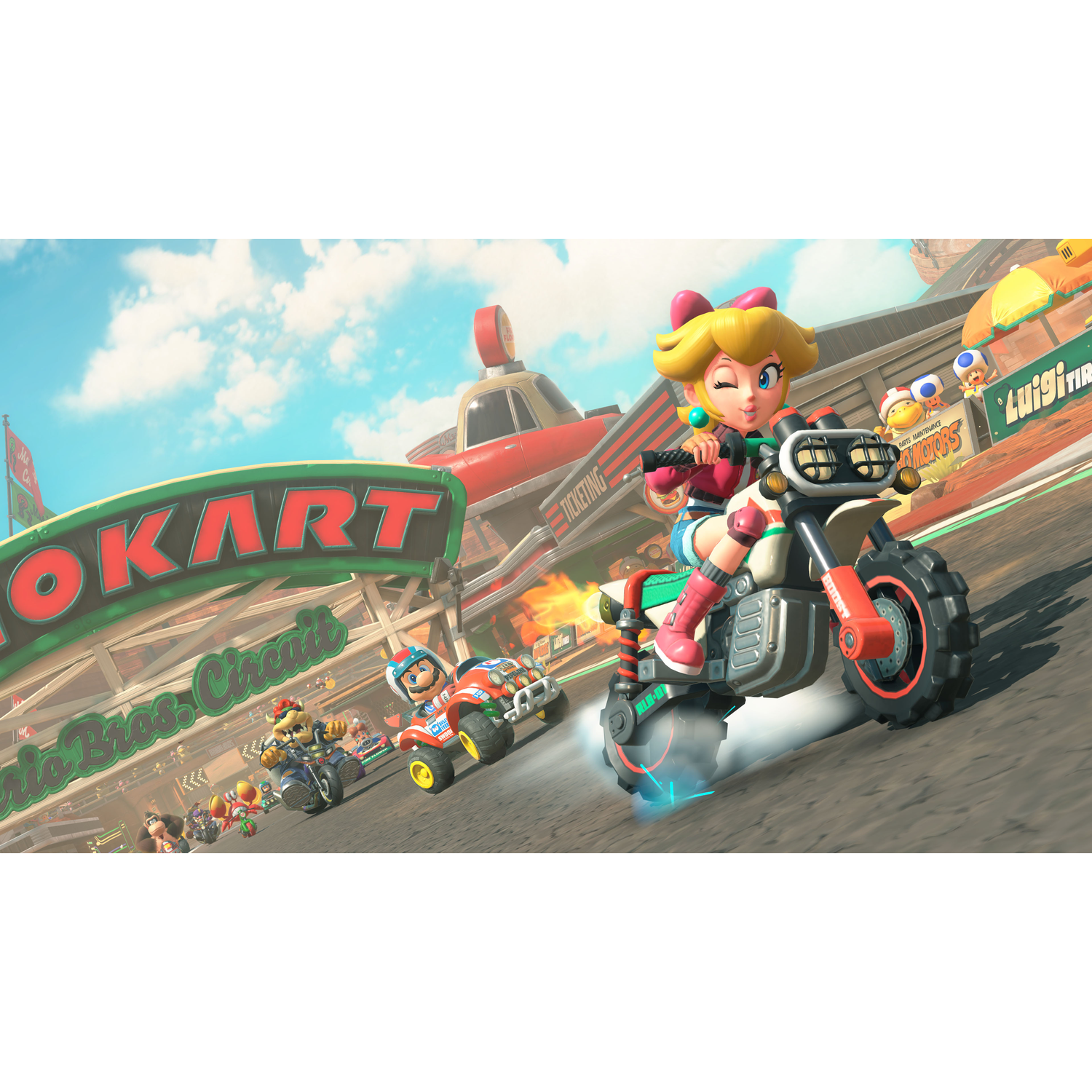 Prinses Peach op een motor die racet in Mario Kart, met andere racers en een bord langs de baan.
