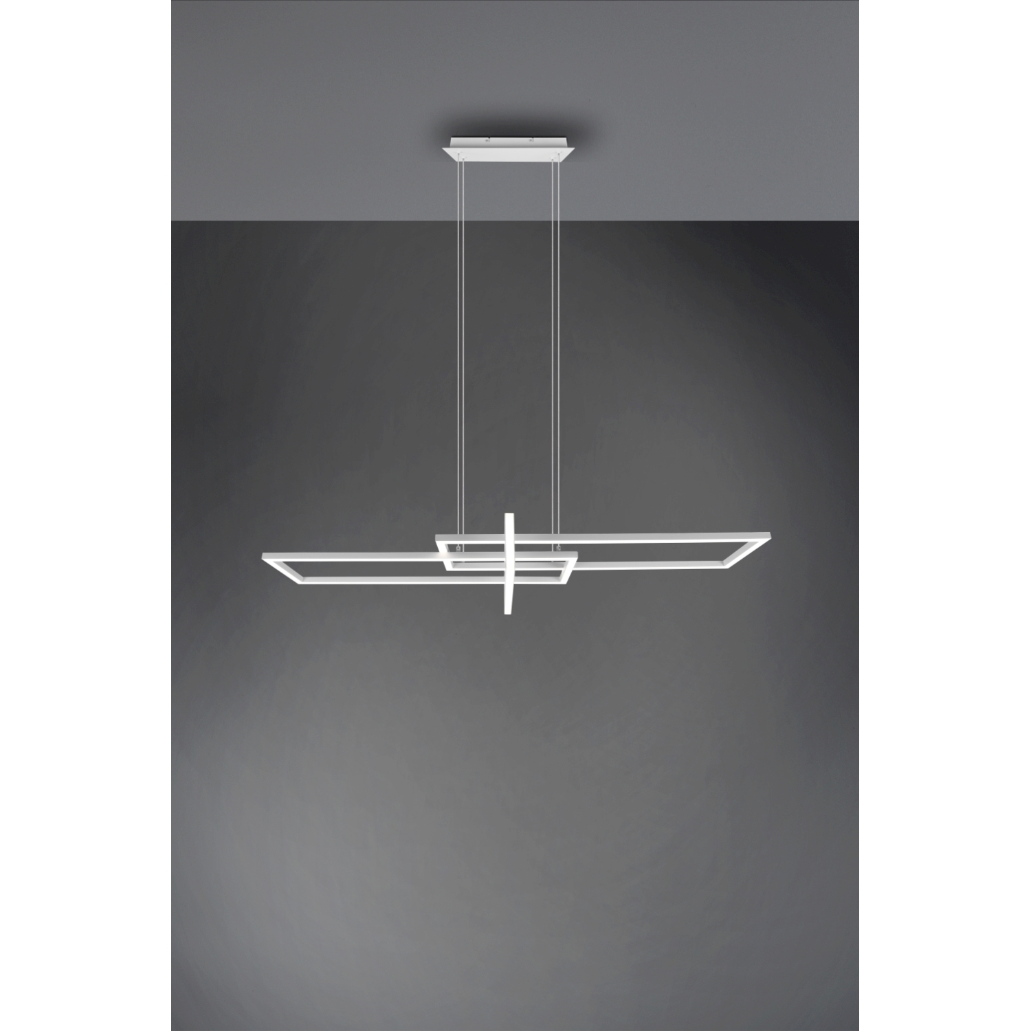 Un lampadario geometrico bianco moderno appeso a un soffitto grigio.