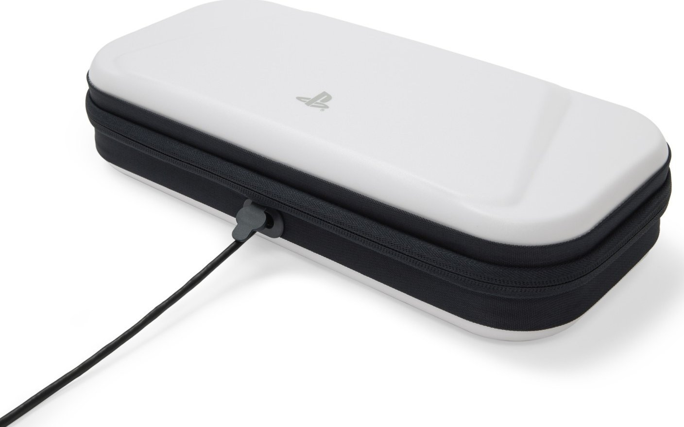 Białe, zapinane na zamek etui z logo PlayStation, czarny kabel.