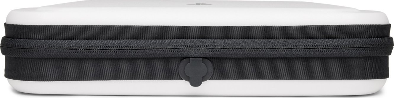 Biała walizka z czarnym zamkiem błyskawicznym i portem zasilania.