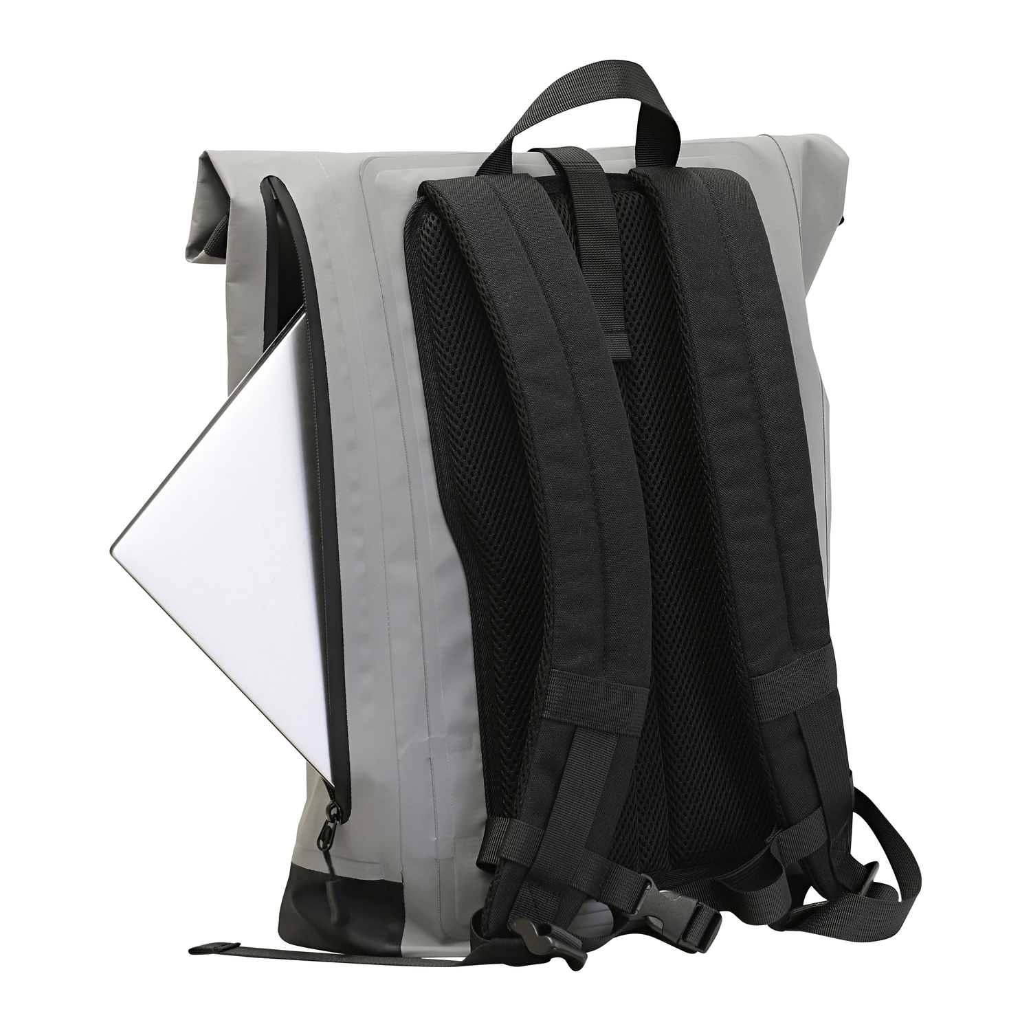 Sac à dos gris étanche avec ordinateur portable dans la poche latérale, panneau dorsal et sangles noirs. Fond blanc.