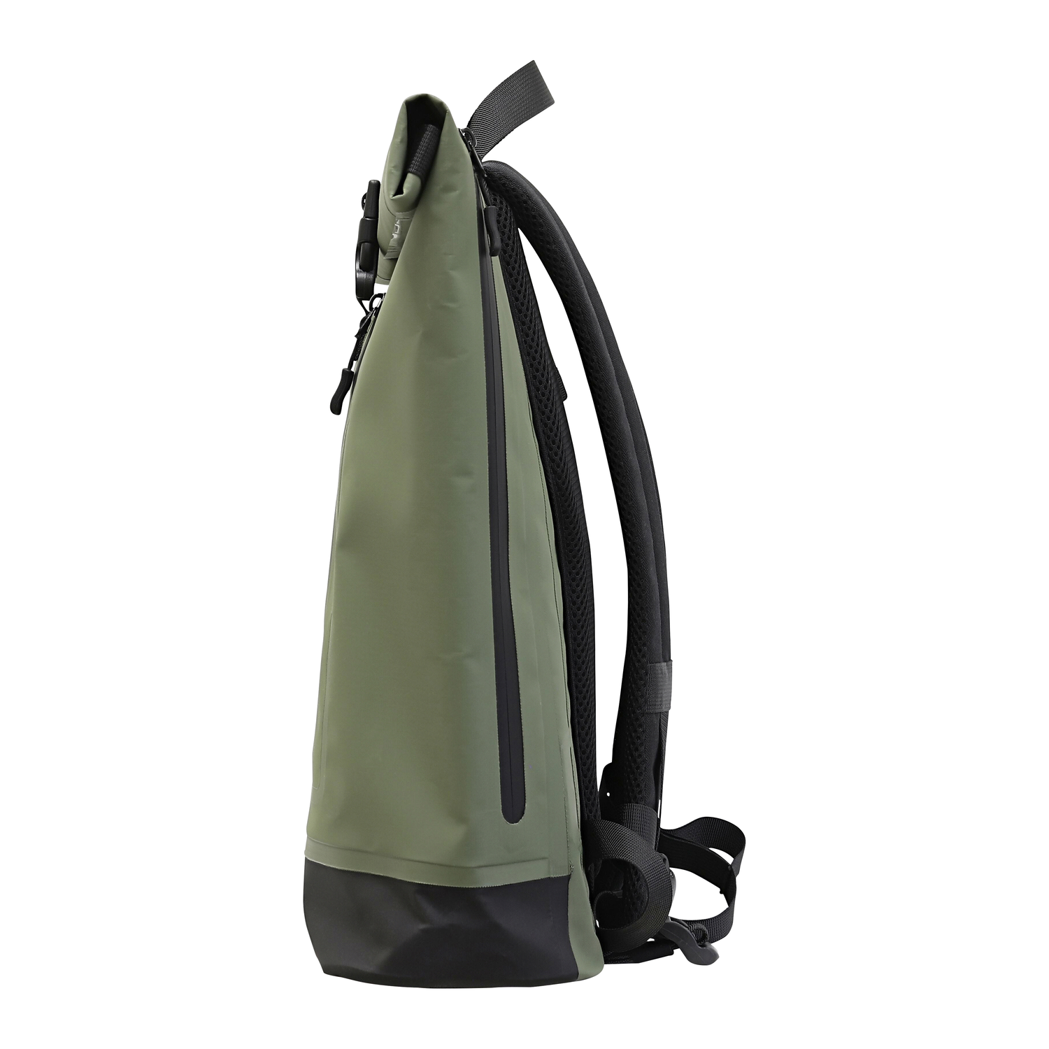 Un sac à dos vert et noir à rabat enroulable, vue de côté.
