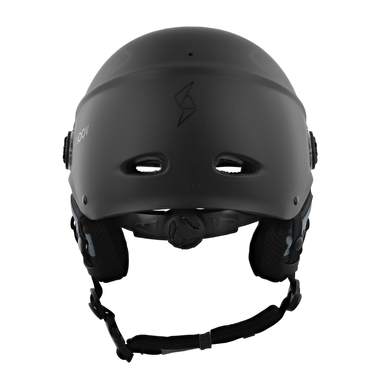 Zwarte helm, vooraanzicht. De helm heeft een logo en verstelbare riemen. Het ontwerp is eenvoudig.