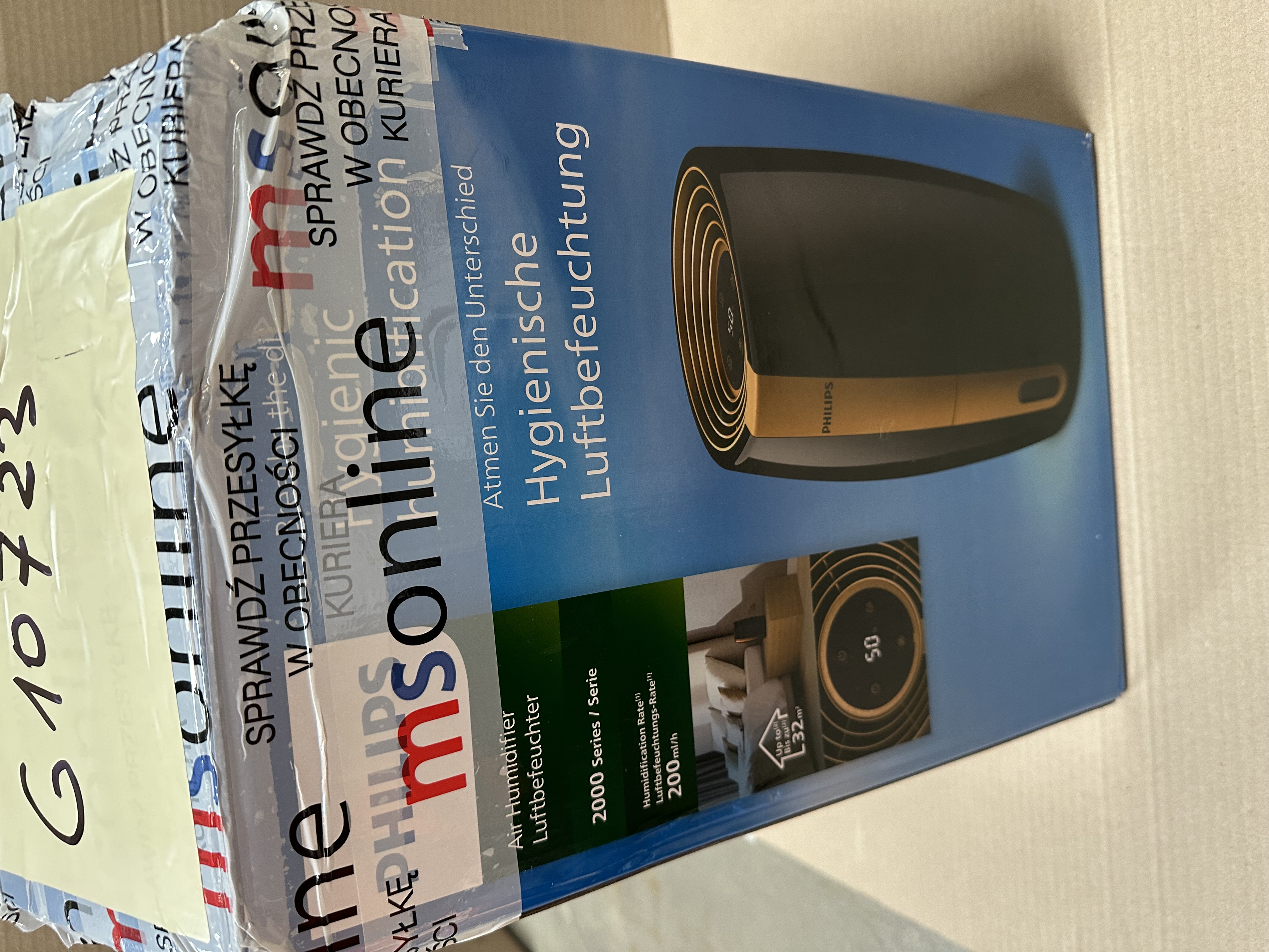 Pudełko z nawilżaczem, pokazujące szczegóły produktu na brązowym tle.