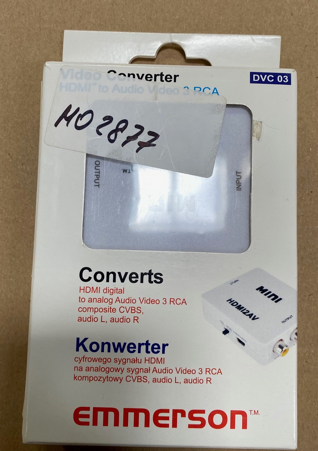 Białe pudełko z napisem 'Video Converter'. Wewnątrz pudełka widoczny jest mały biały konwerter.