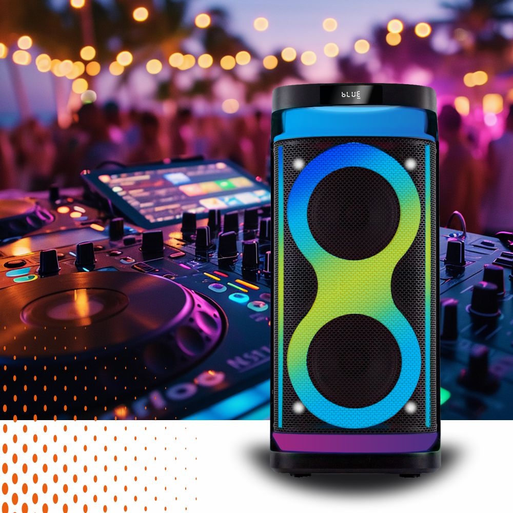 Kolorowy głośnik z niebieskim wierzchem, czarną siatką i tłumem w tle.