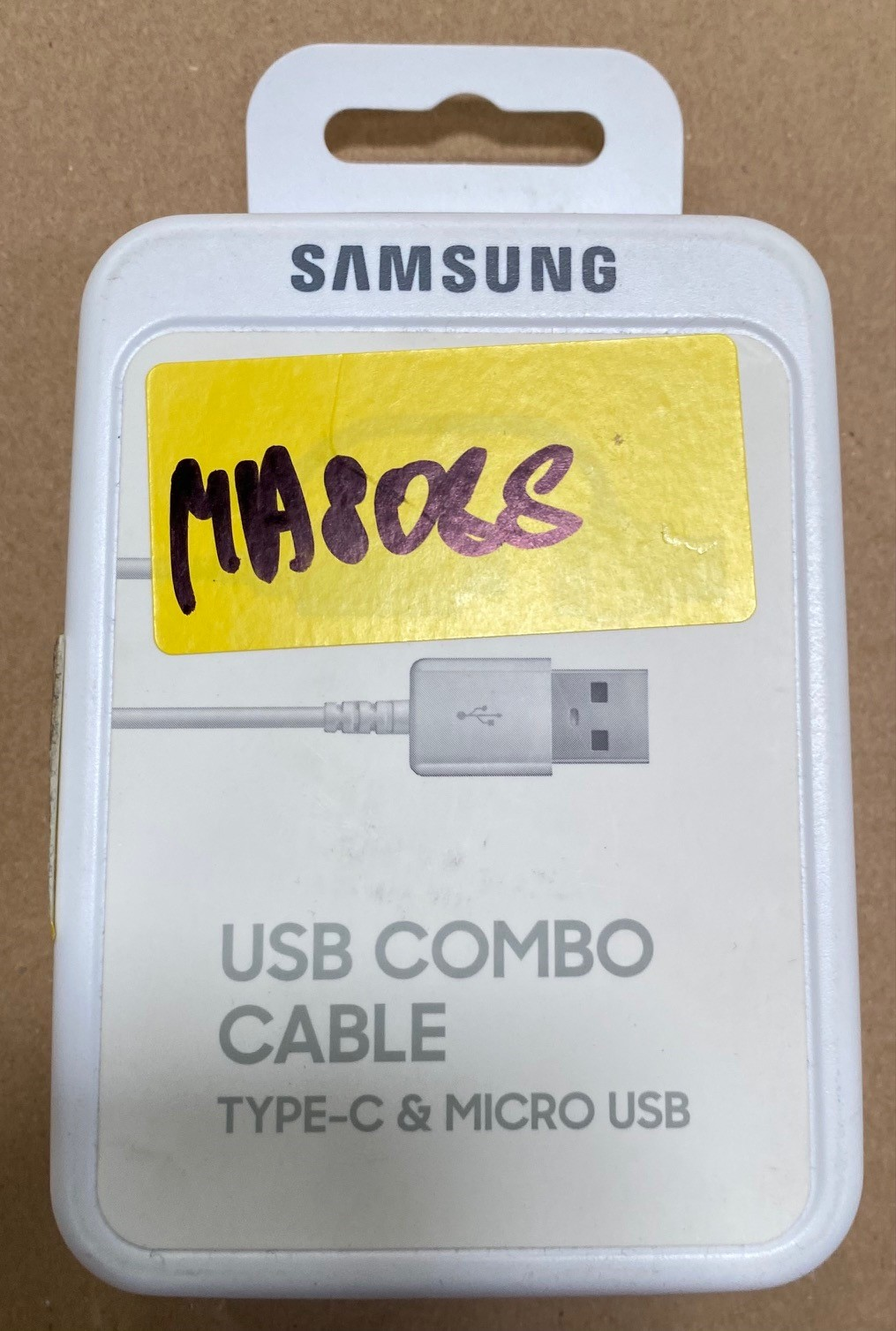 Schemat pokazujący instrukcje instalacji z tekstem w wielu językach.