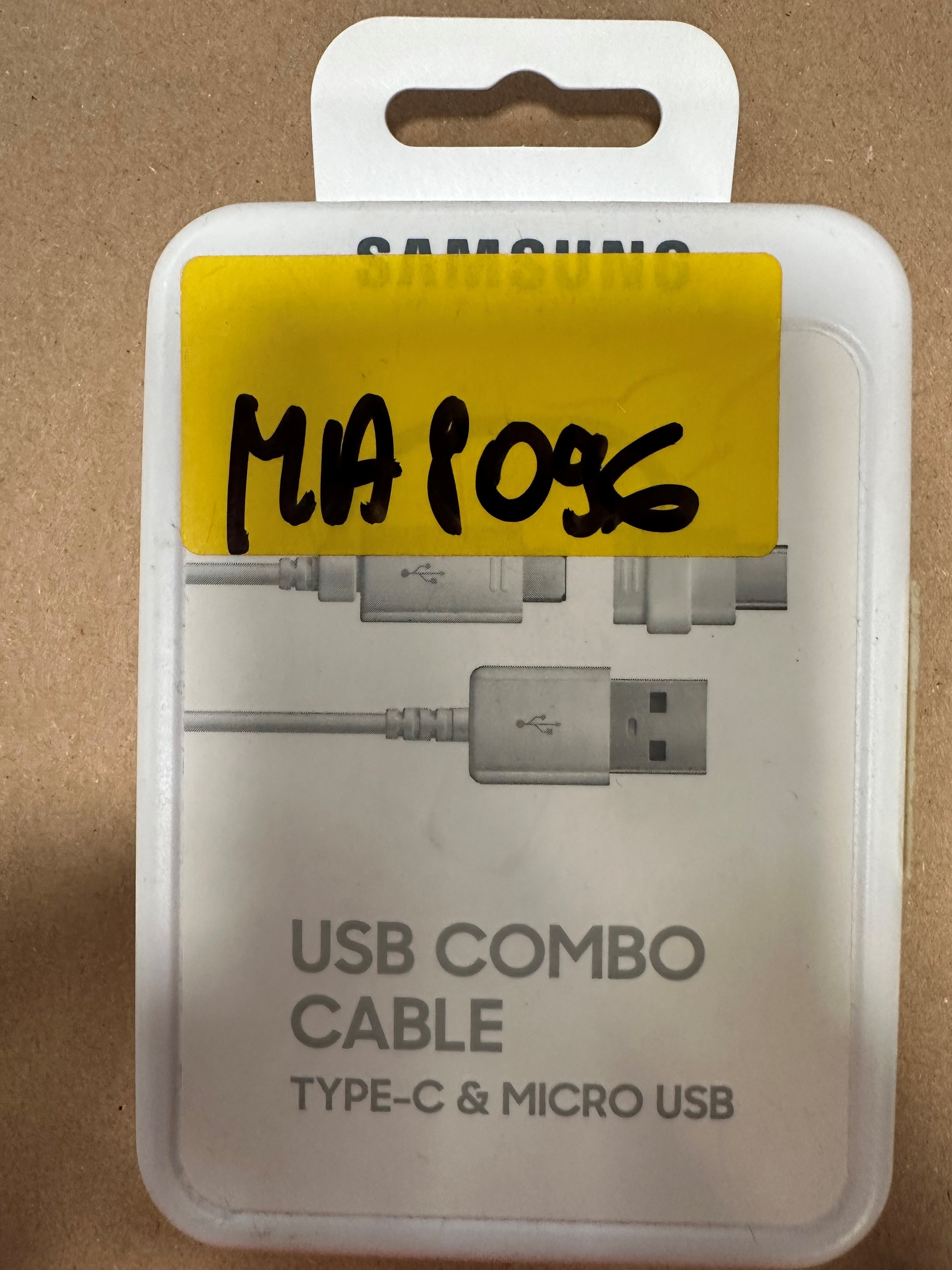 Opakowanie kabla combo USB z żółtą etykietą. Etykieta zawiera napis MIA1096. Kabel to Typ C i Micro USB.