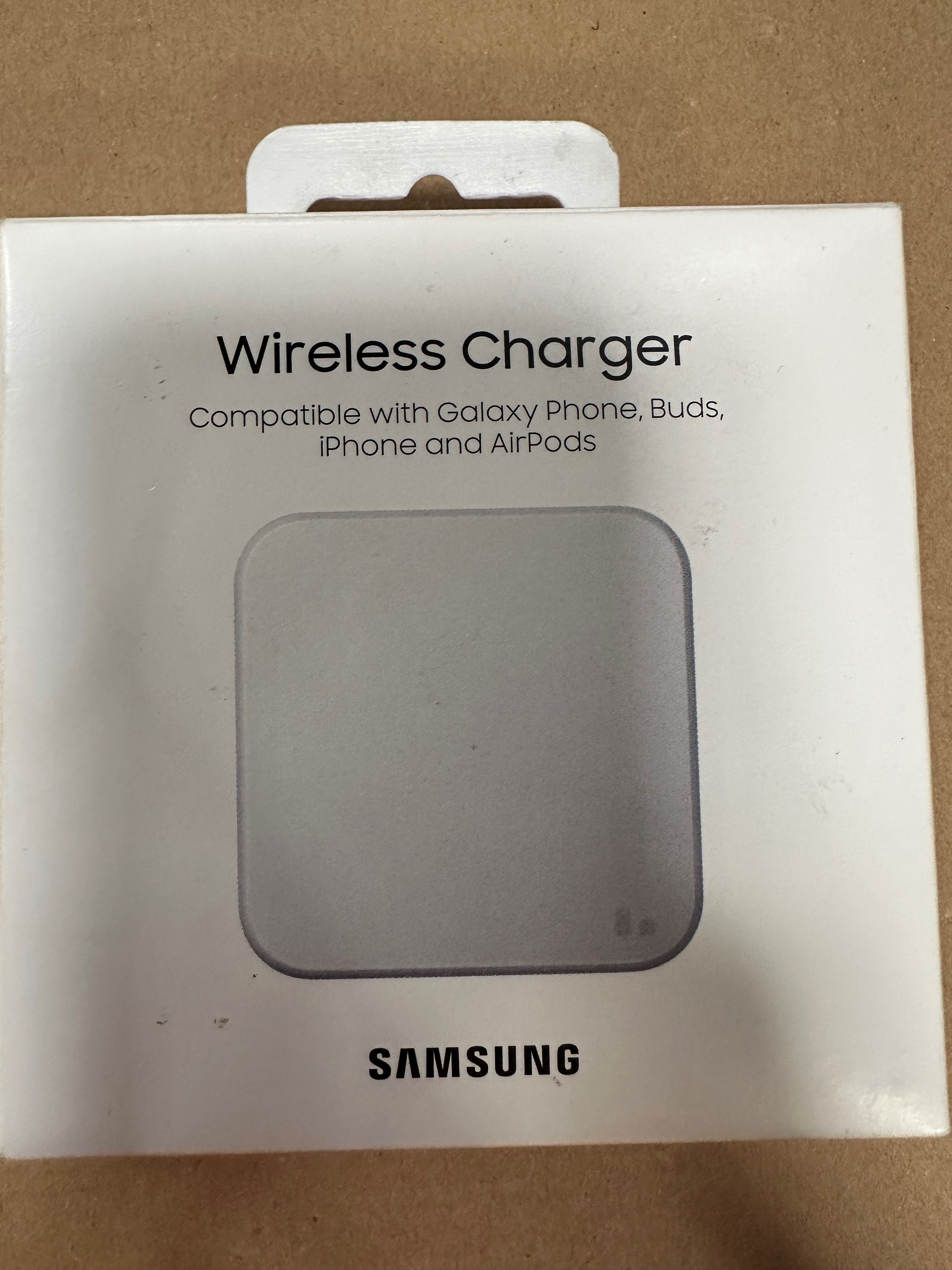 OUTLET  Ładowarka indukcyjna SAMSUNG EP-P1300TWEGEU Biały Biały