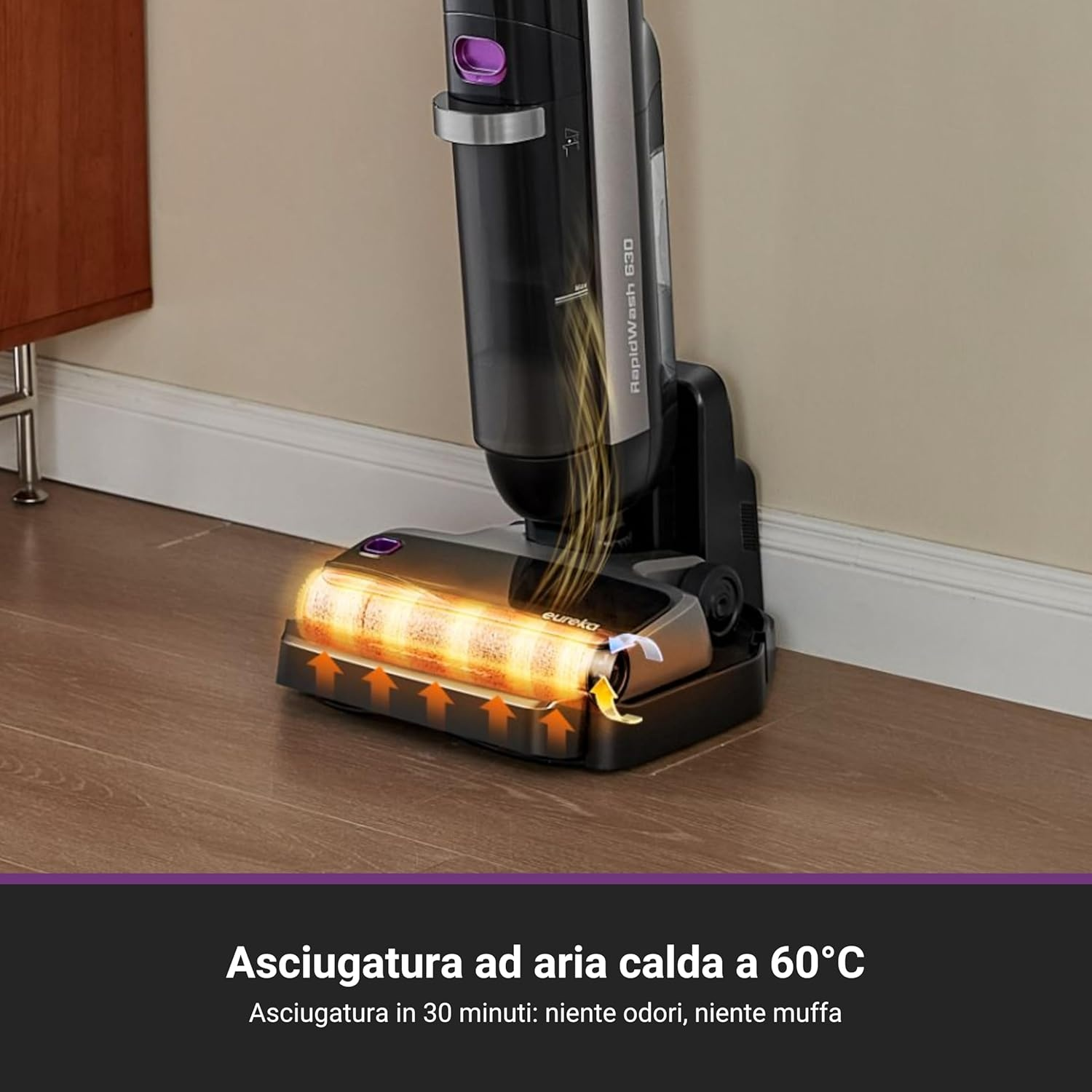 Testa dell'aspirapolvere su un pavimento in legno, che mostra l'asciugatura ad aria calda e l'etichetta RapidWash 630.