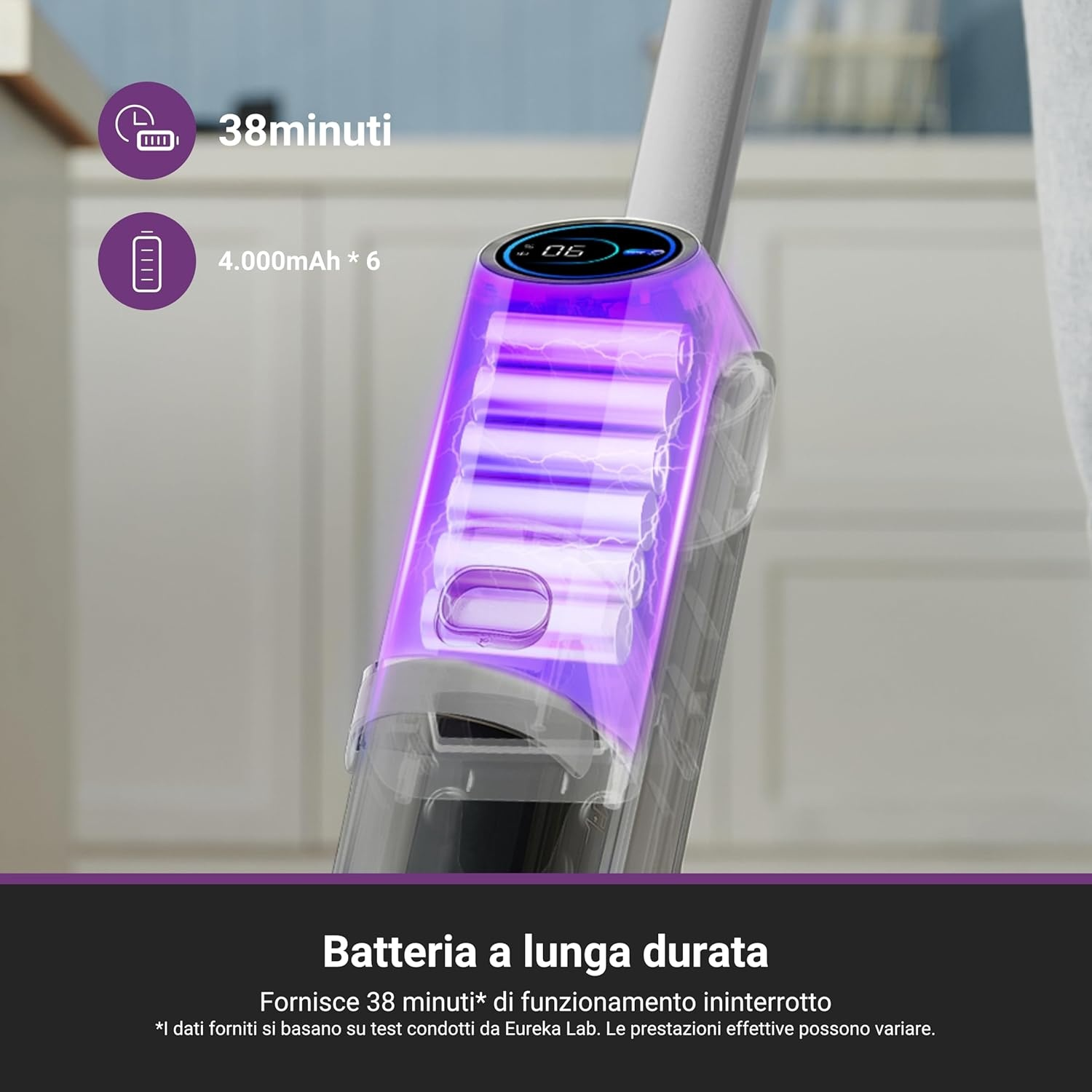 Dettaglio dell'aspirapolvere che mostra la batteria e il suo stato.