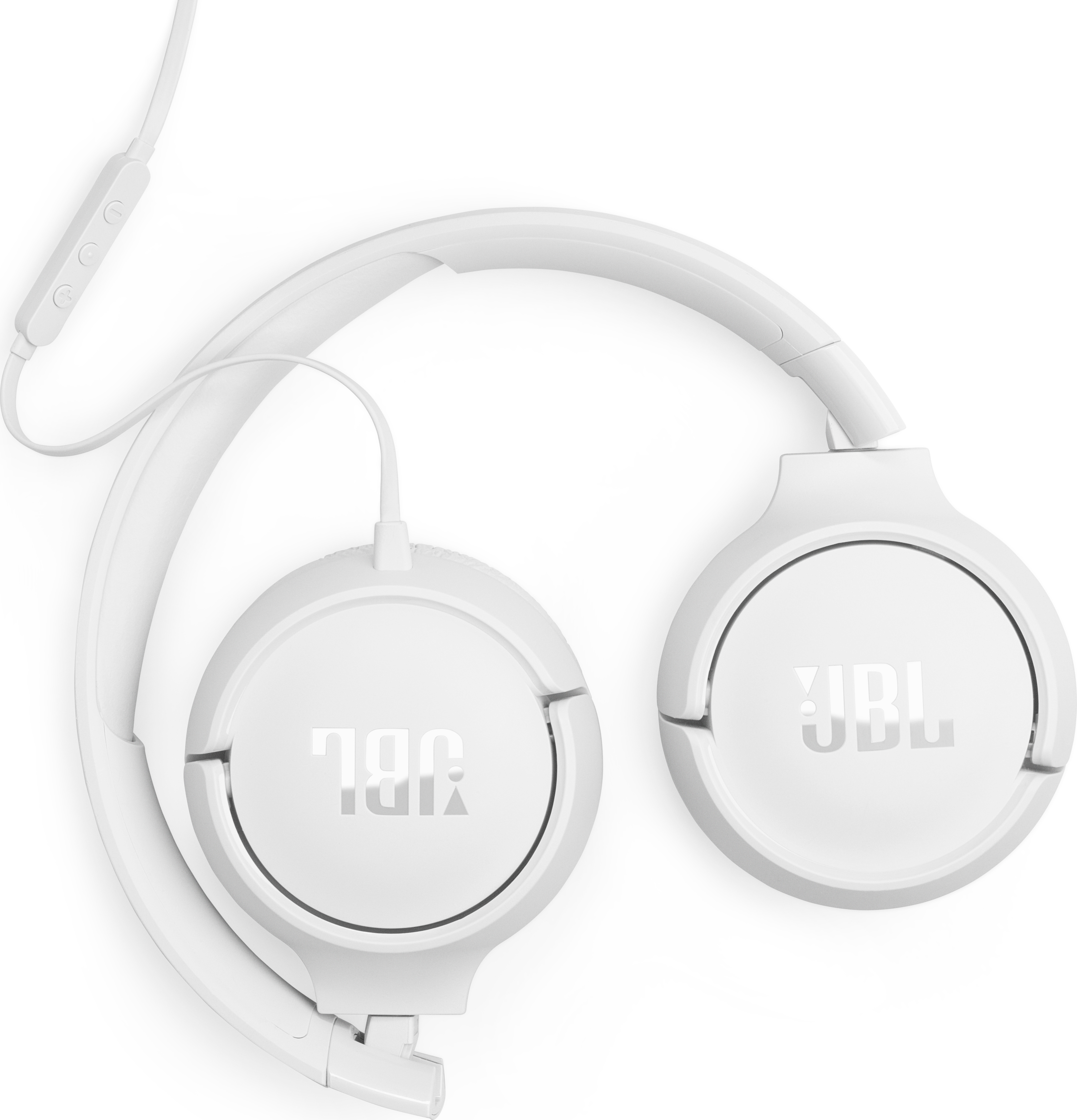 Weiße JBL-Kopfhörer. Die Kopfhörer befinden sich auf weißem Hintergrund, Kabel und Bedientasten sichtbar.