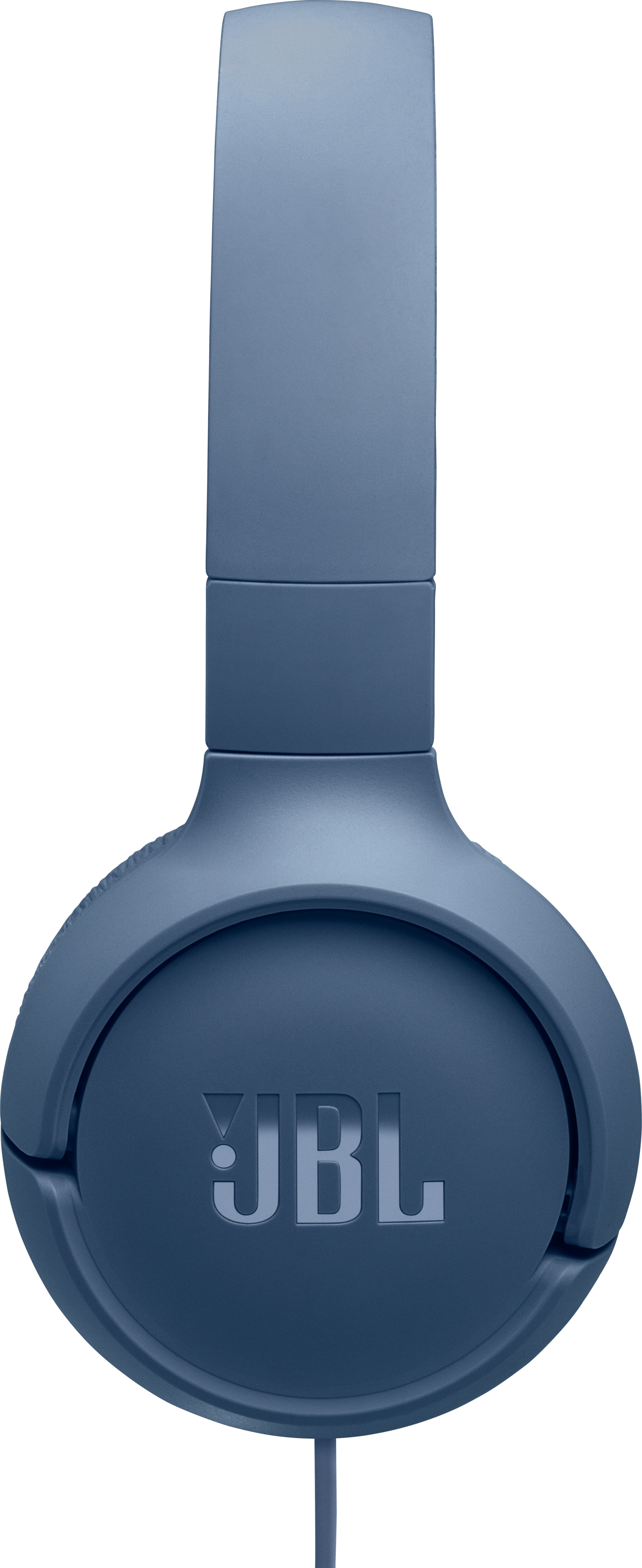 Blauer JBL-Over-Ear-Kopfhörer, Vorderansicht. Der Markenname ist auf dem Ohrmuschel zu sehen. Ein Kabel erstreckt sich von den Kopfhörern nach unten.