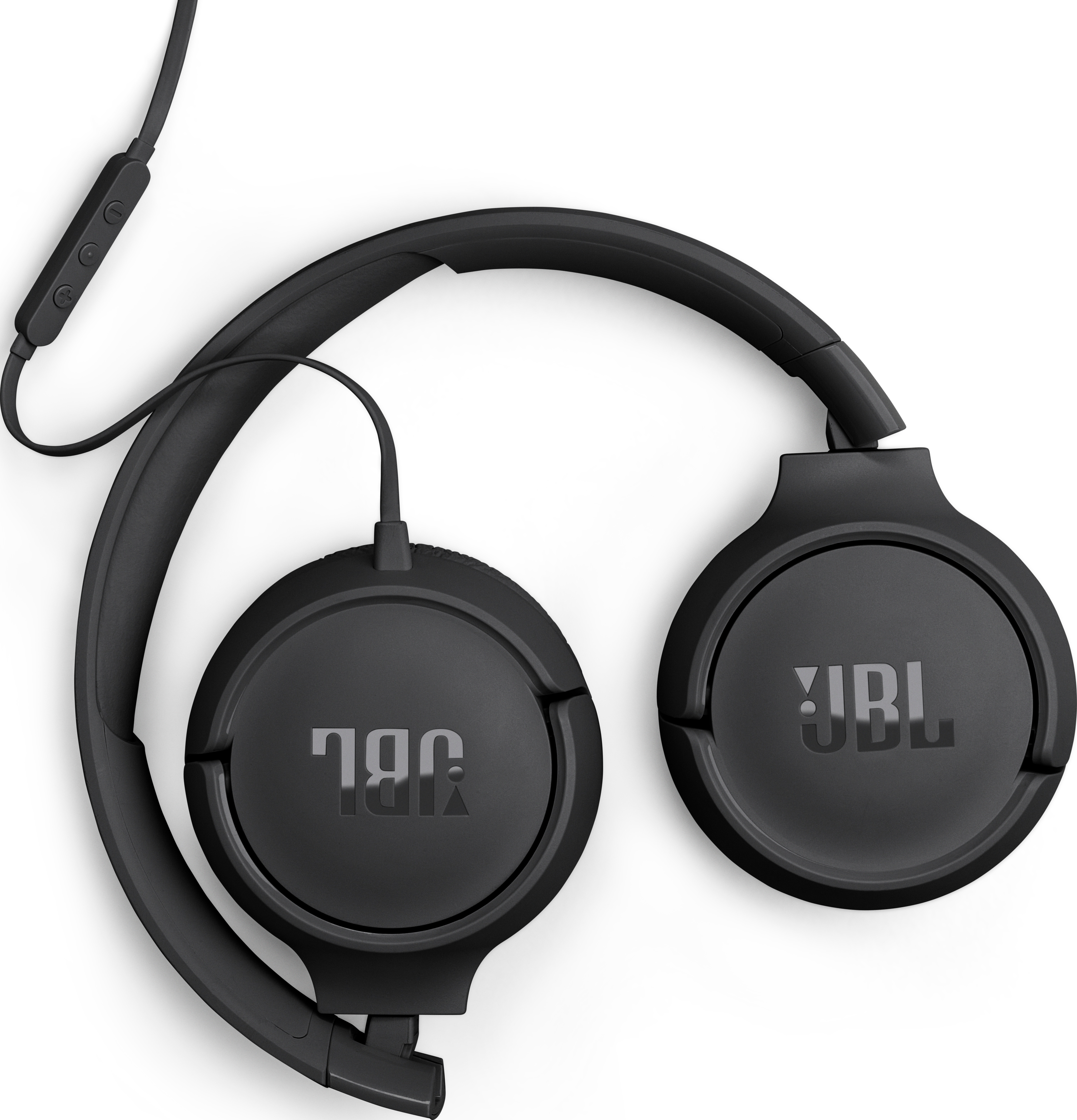 Schwarze JBL-Kopfhörer auf weißem Hintergrund. Die Kopfhörer haben ein Kabel mit einem Steuermodul.