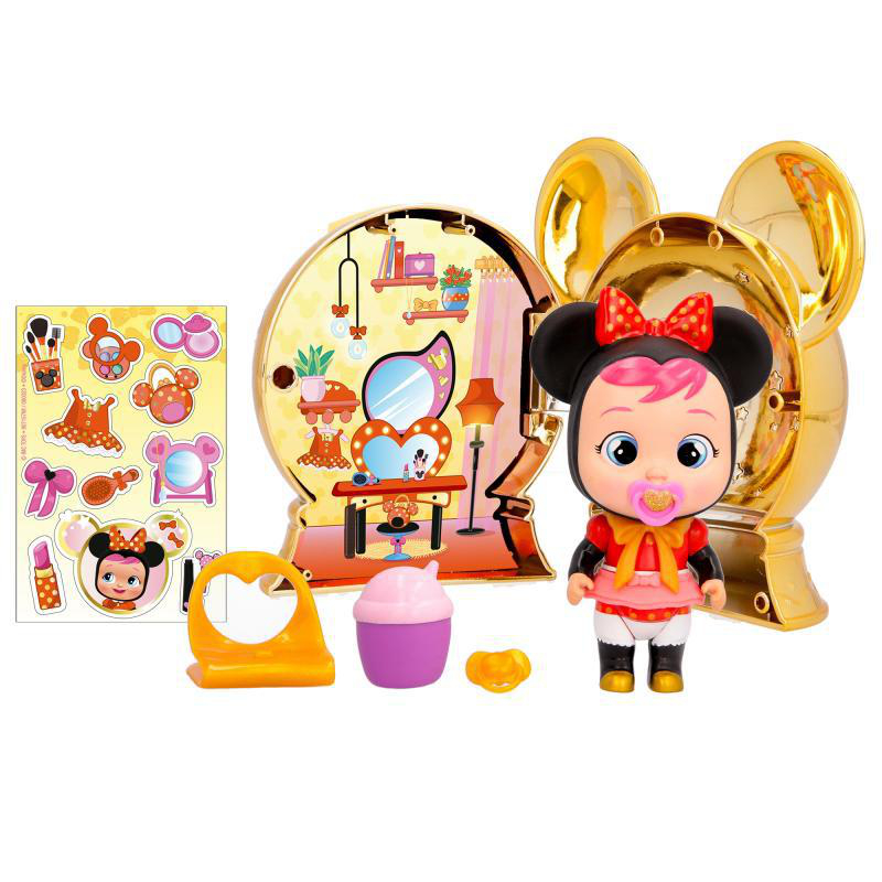 Eine Minnie-Maus-Puppe mit Zubehör, darunter ein Schminktisch, Aufkleber und ein goldener Mickey-Mouse-förmiger Behälter, alles auf weißem Untergrund.
