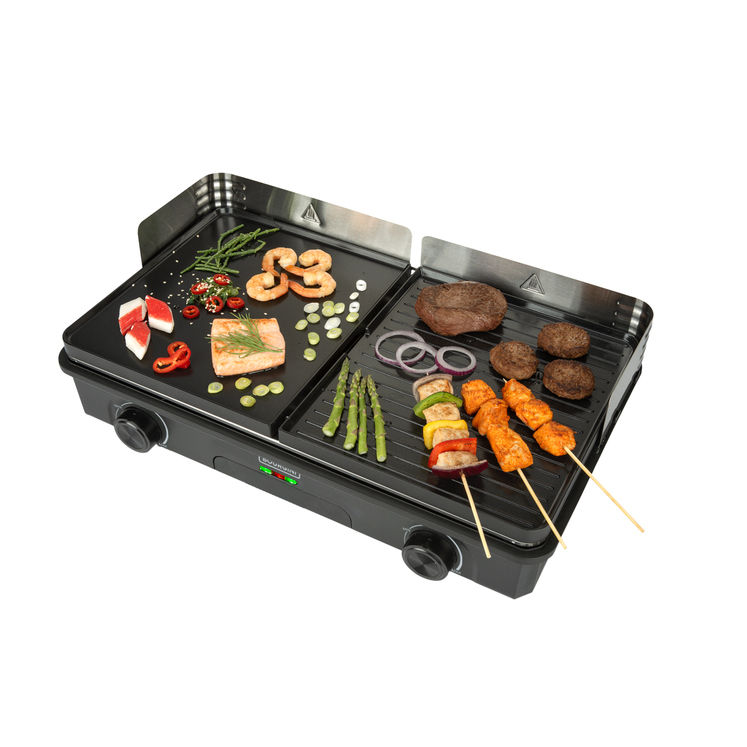Grill met voedsel aan elke kant: biefstuk, spiesjes, groenten en zeevruchten, zwarte achtergrond.