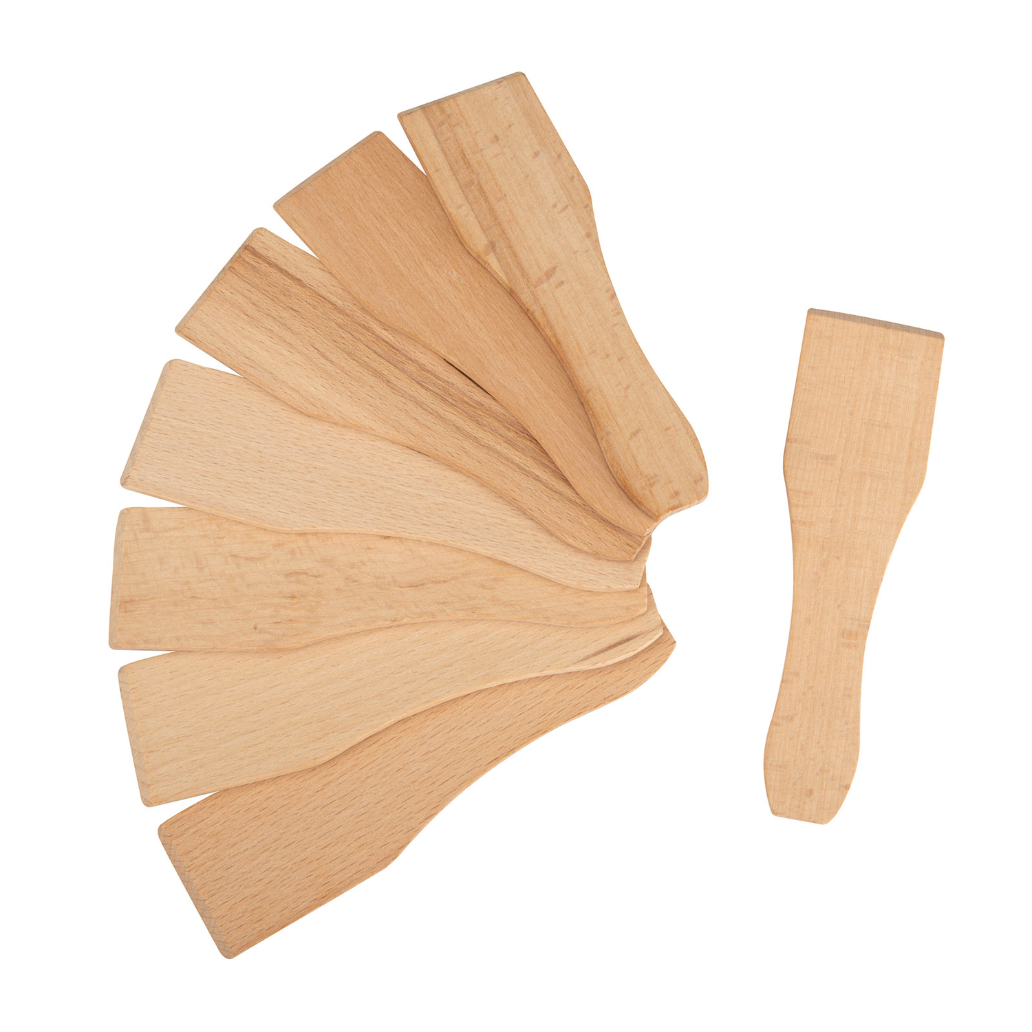 Verschillende houten spatels op witte achtergrond. Eén is apart, de andere zijn uitgewaaierd, allemaal licht van kleur.