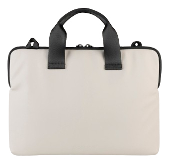 Cremefarbene Laptoptasche mit schwarzen Griffen und Reißverschlüssen, isoliert.