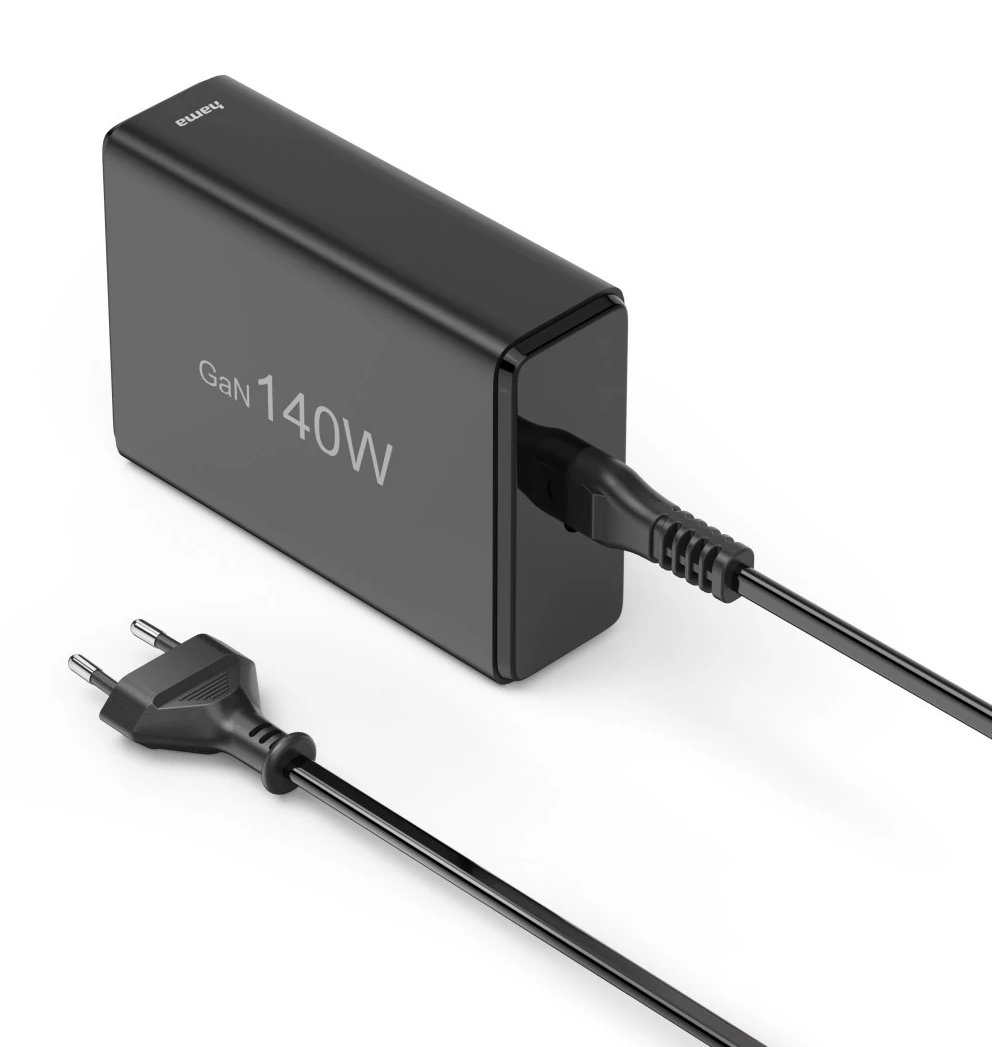 Czarna ładowarka z czarnym kablem i wtyczką. Marka 