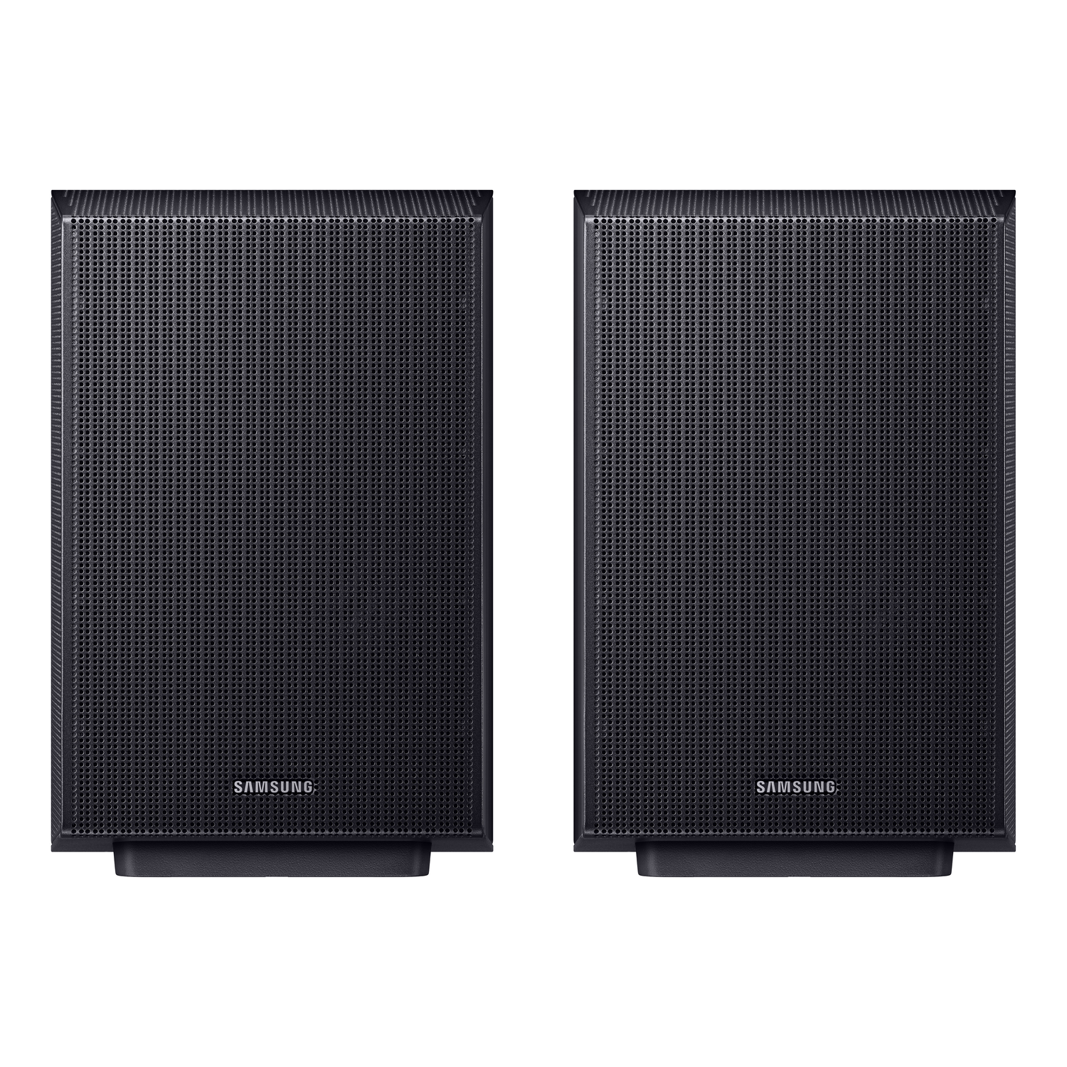 Twee zwarte Samsung-luidsprekers, met een donkere achtergrond. De merknaam is zichtbaar.